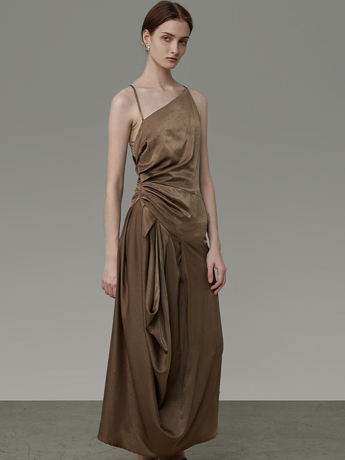 불규칙한 드레이프 경사 디자인 슬립 드레스