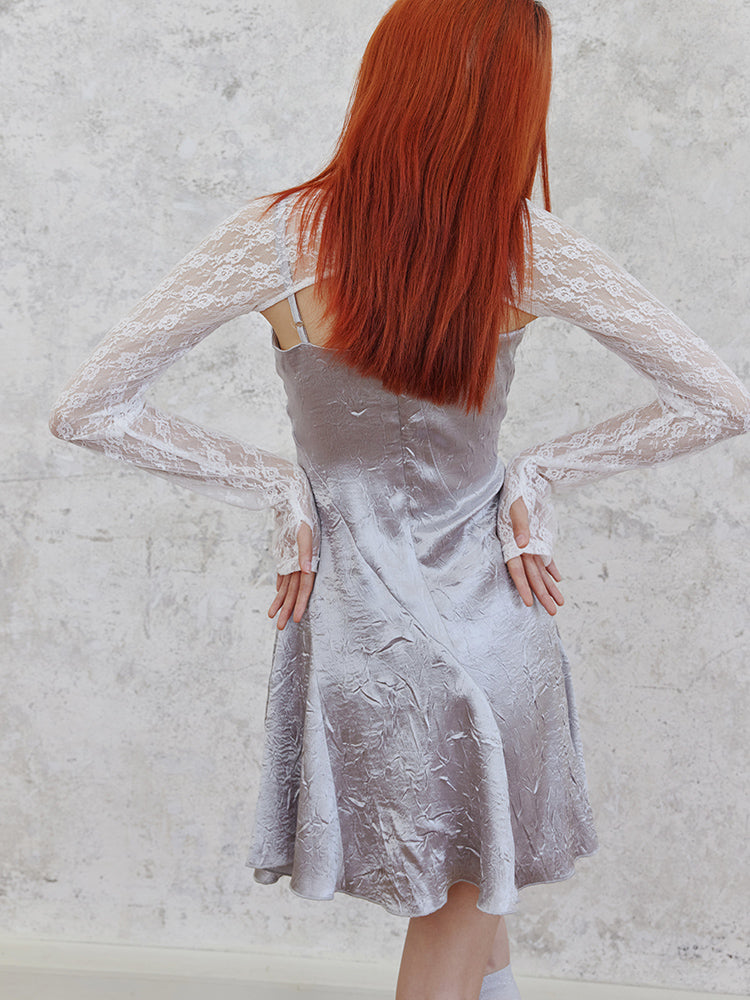 반짝이는 중공 서스펜더 드레스 & 레이스 슬리브