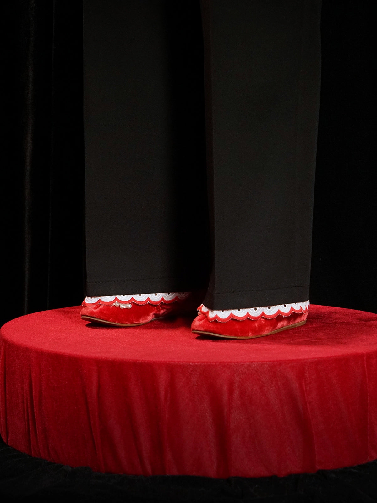 Pantalon de plis pressé à la jambe large de lacet