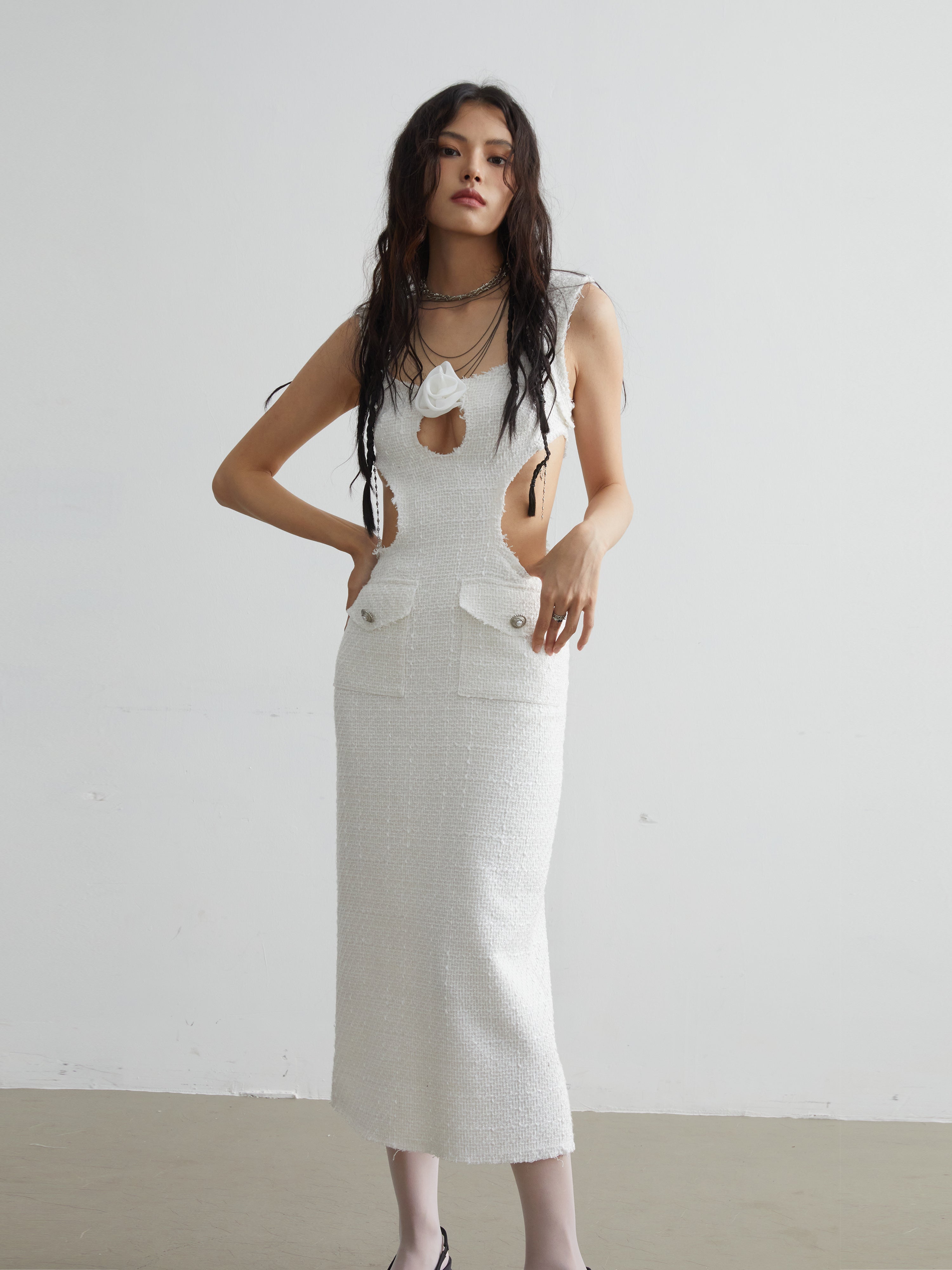 Elegante hohle Taillenblume dekoriertes kleines duftendes Kleid