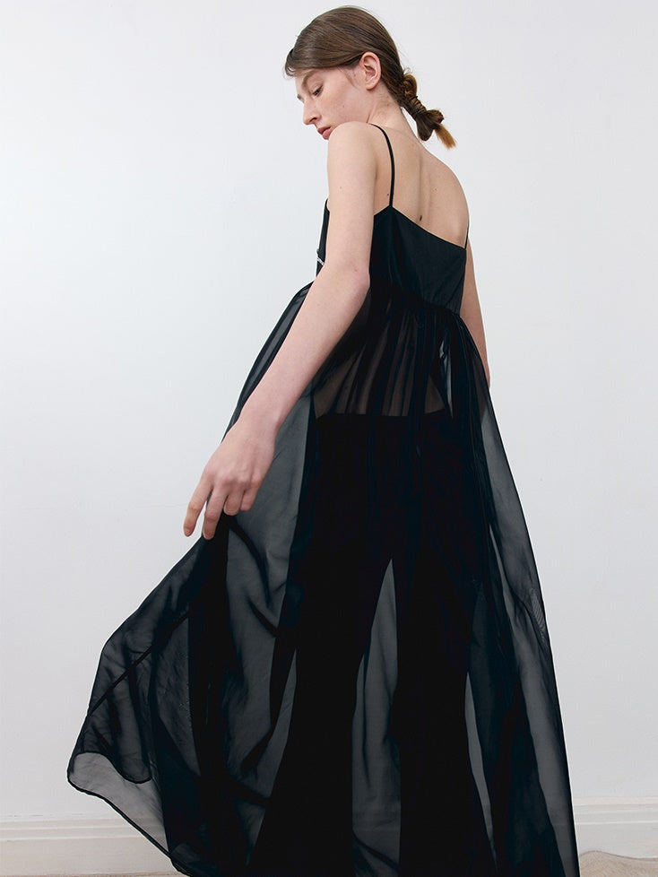 Robe à suspension en tulle de perles brodées en trois dimensions incurvées