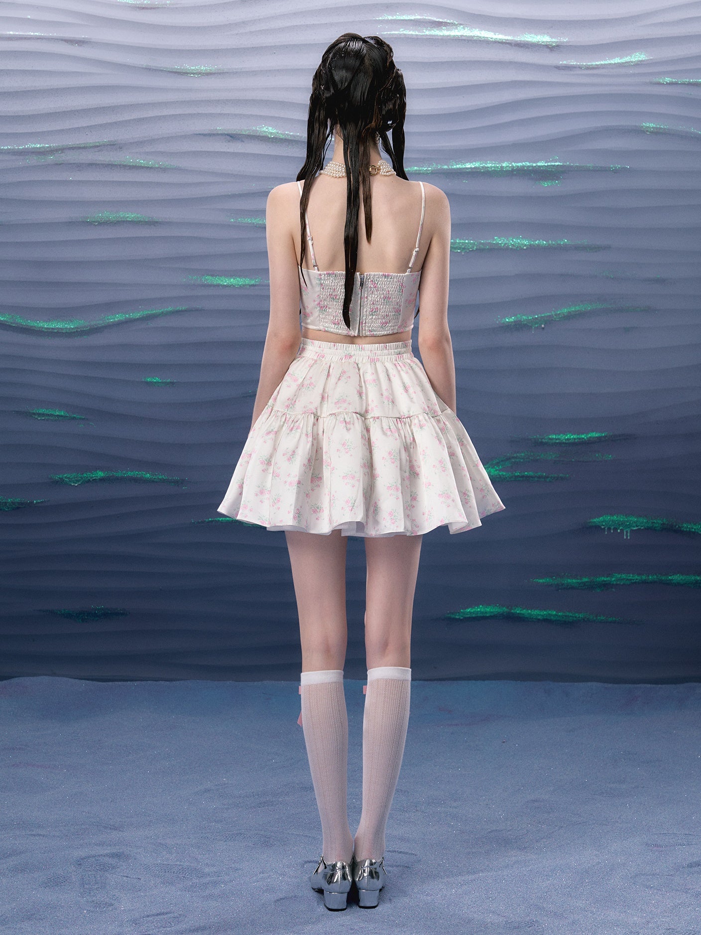 꽃 진주 장식 코르셋 카미솔 및 퍼프 스커트