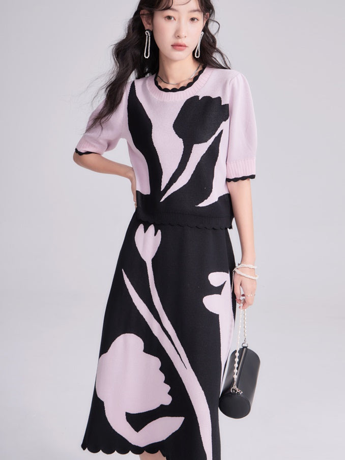 Tulip Contrast Color Short-Sleeeded Knit & Skirt
