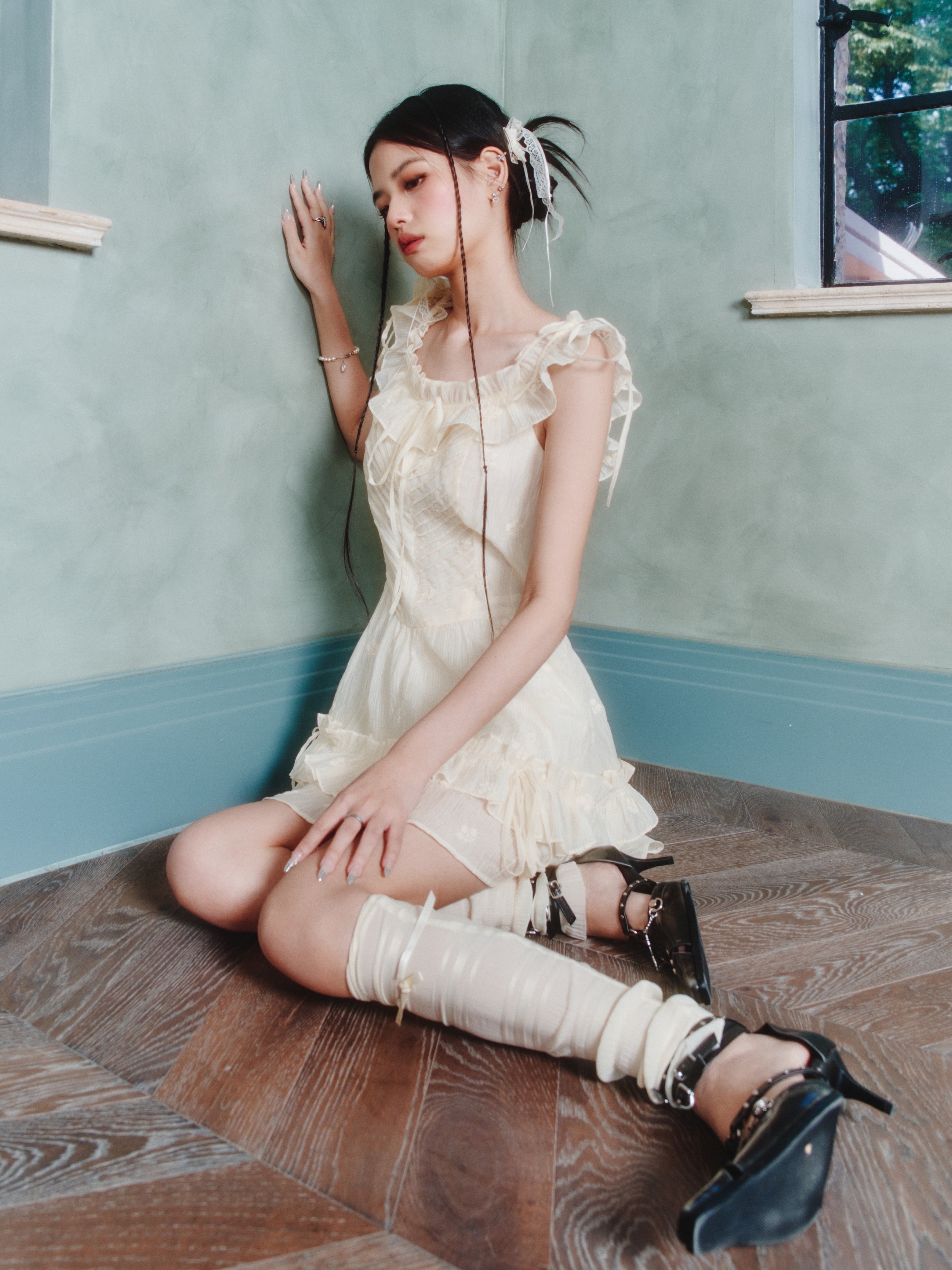 Embroidered Ruffled U-neck Lace-up Sleeveless Dress