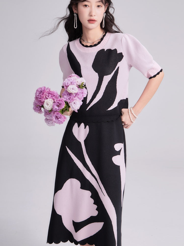 Tulip Contrast Color Short-Sleeeded Knit & Skirt