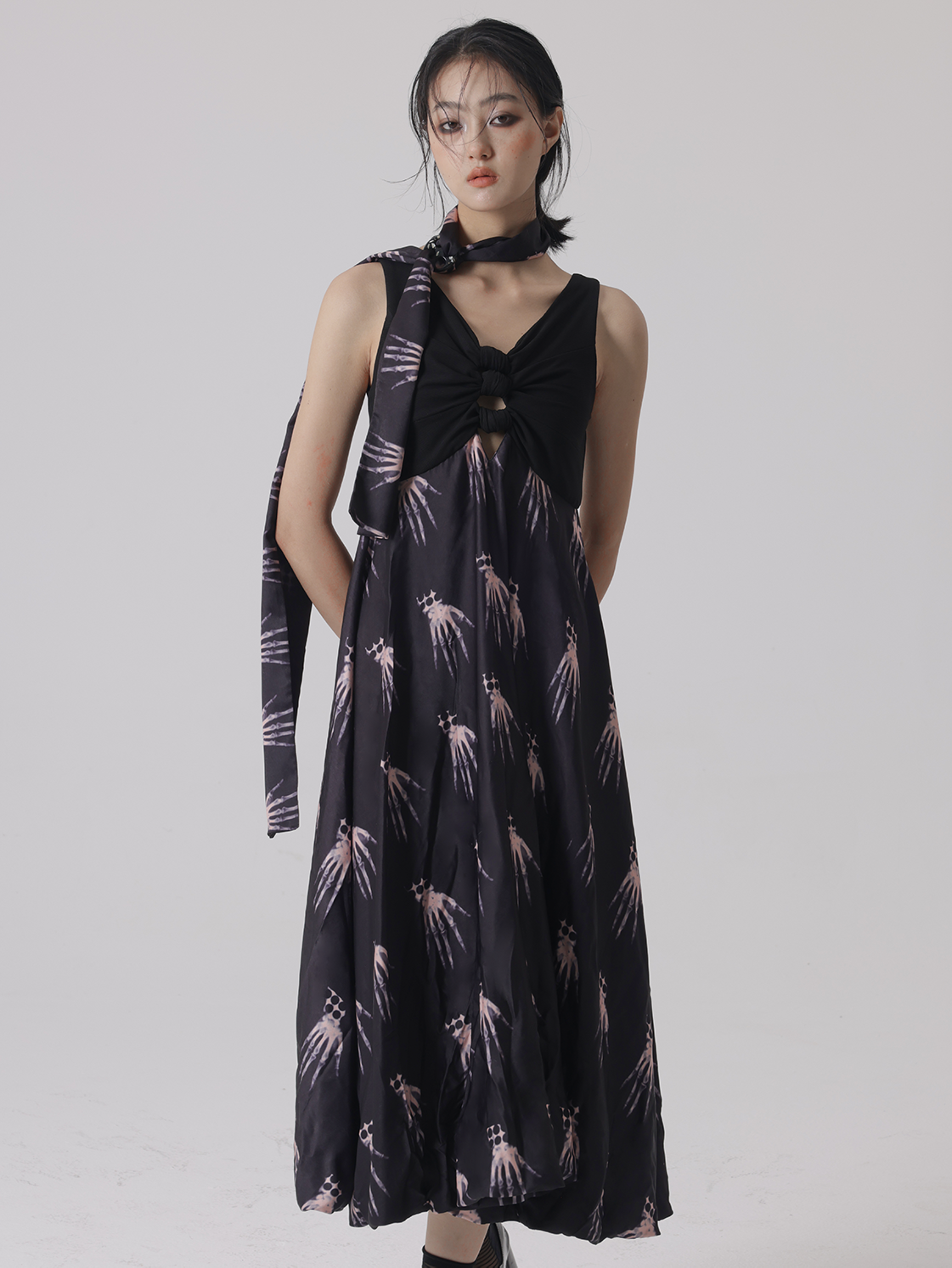 Handschatten -Draping -Design -Ärmelkleid