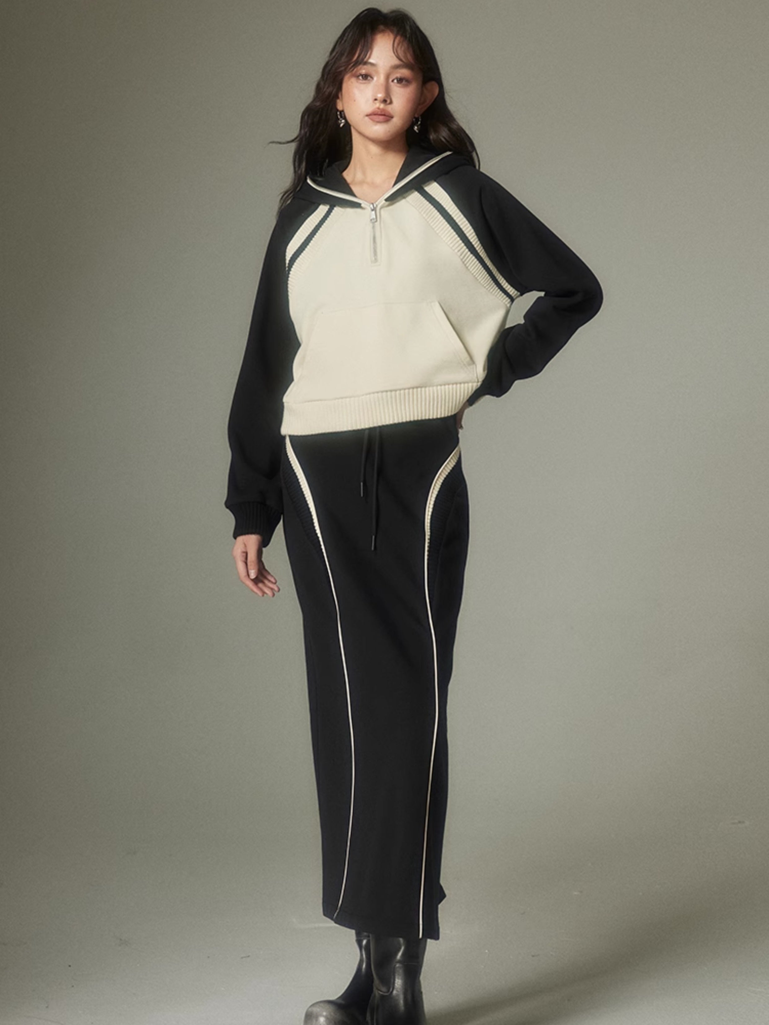 Halbzip mit Kapuze-Schweißpullover & Linienrock