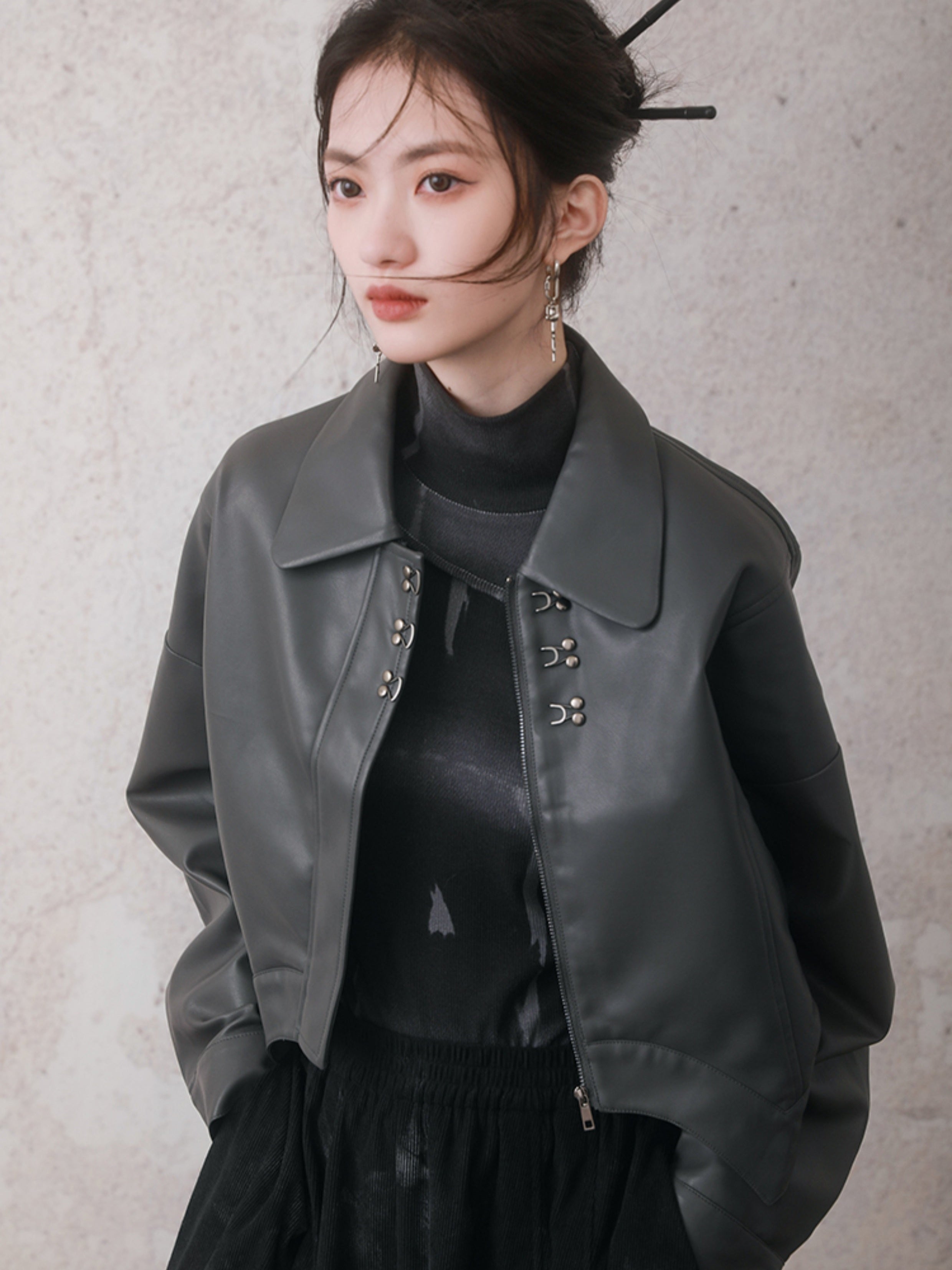 느슨한 짧은 가죽 자켓