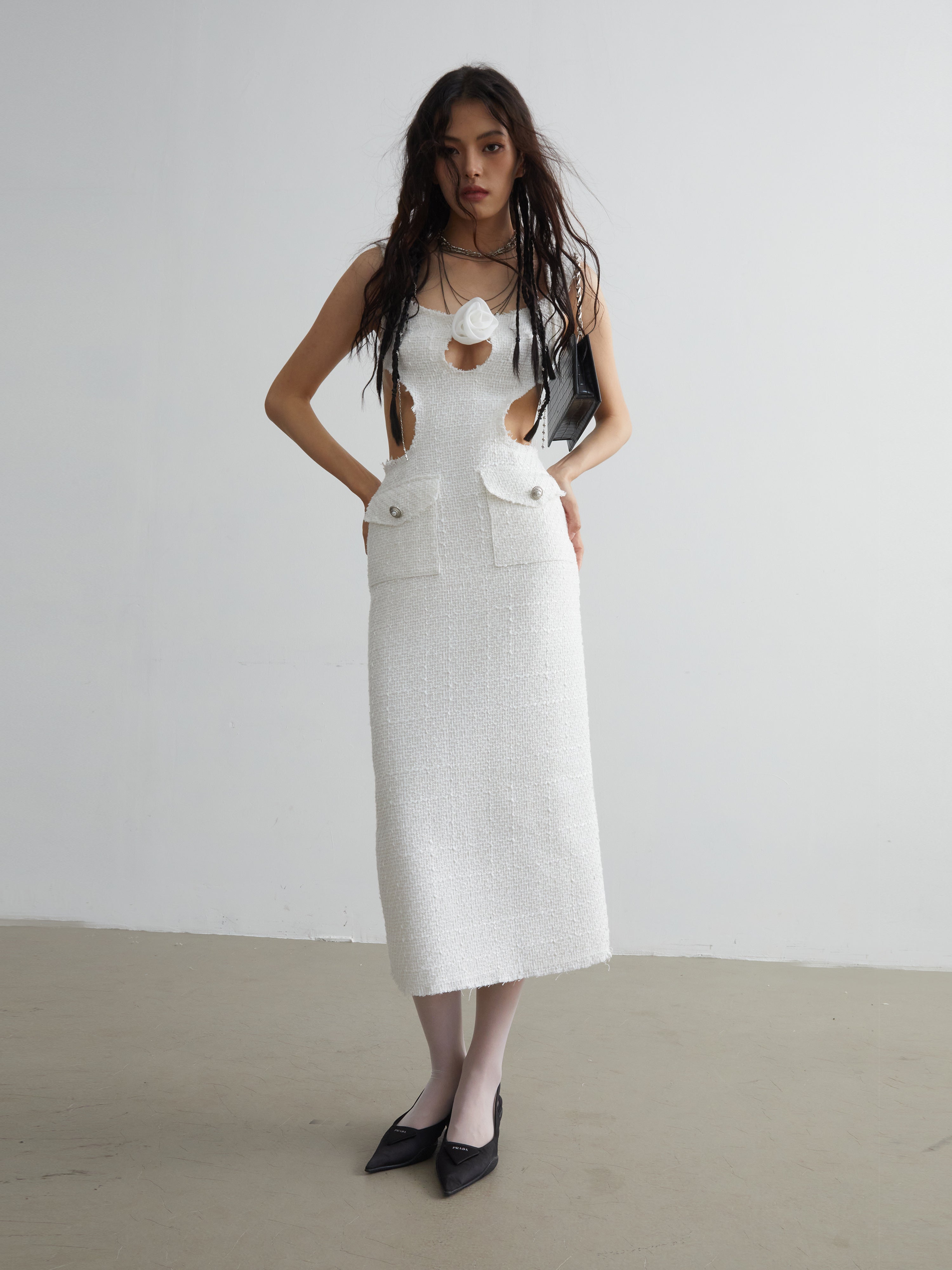 Elegante hohle Taillenblume dekoriertes kleines duftendes Kleid