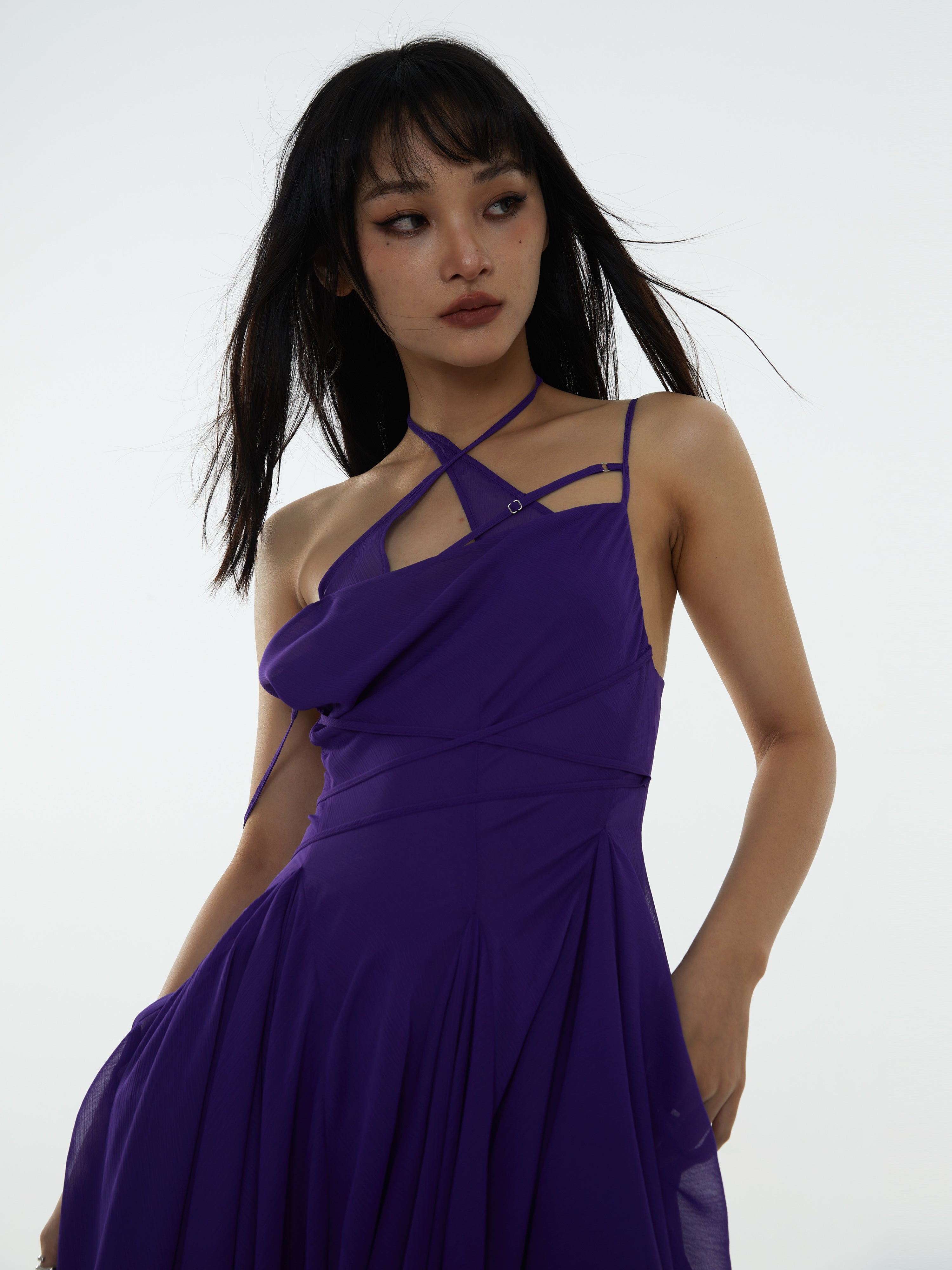 Unregelmäßiges Saumgurtkleid