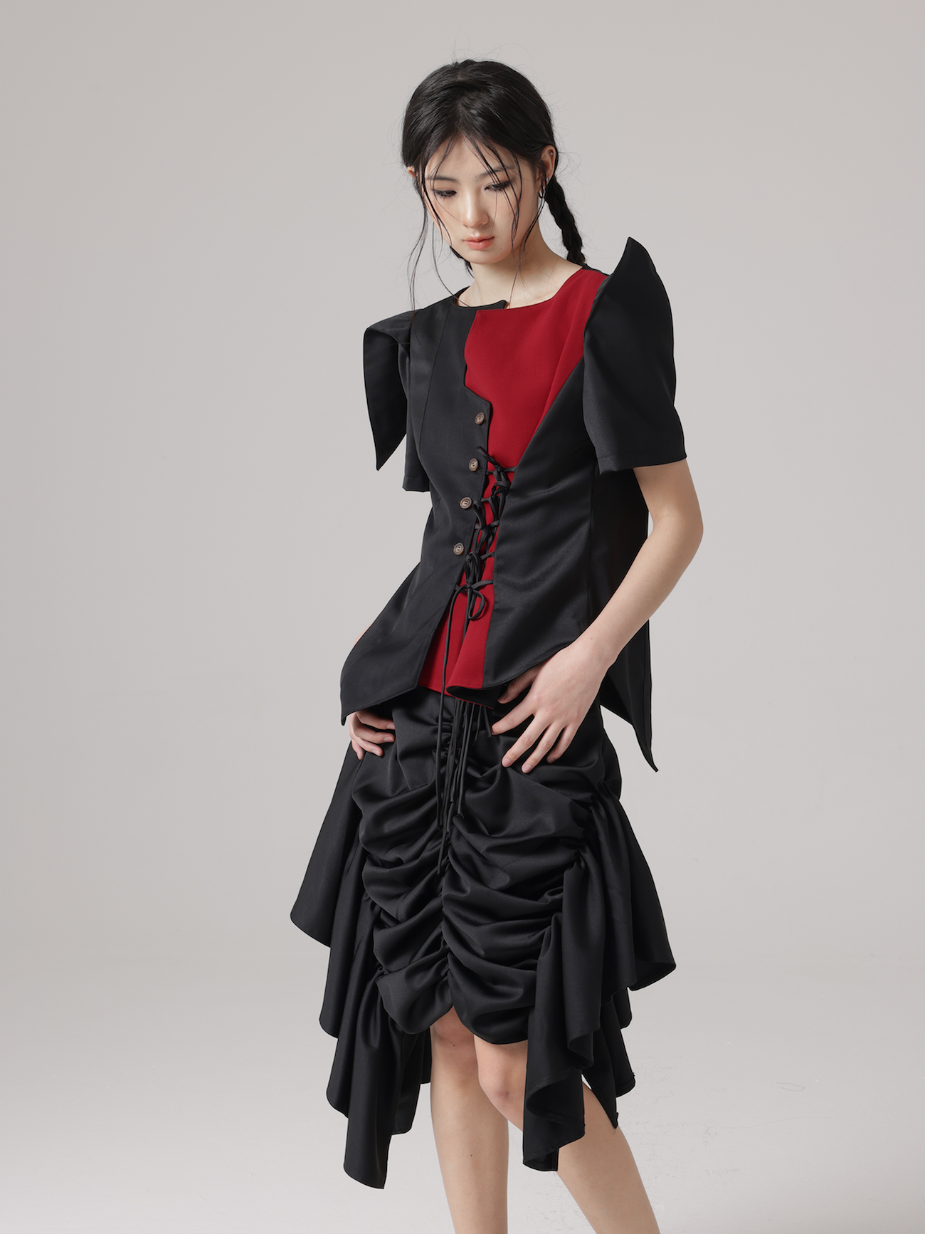 Speziell geformtes Design Pierrot-Shirt & Asymmetrie Rock sammeln