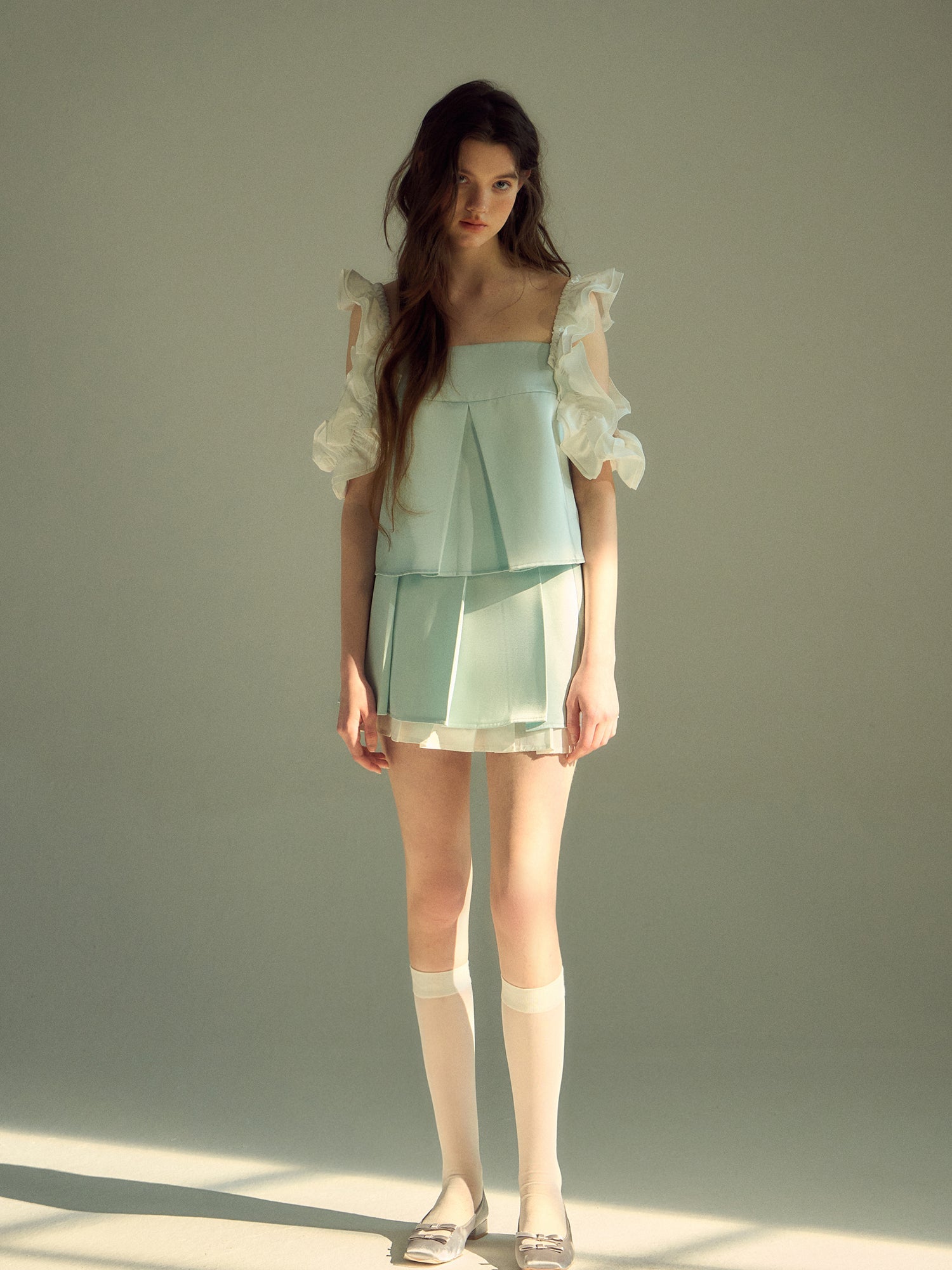 Dreidimensionale Spitzenhülsenweste & Faltenrock