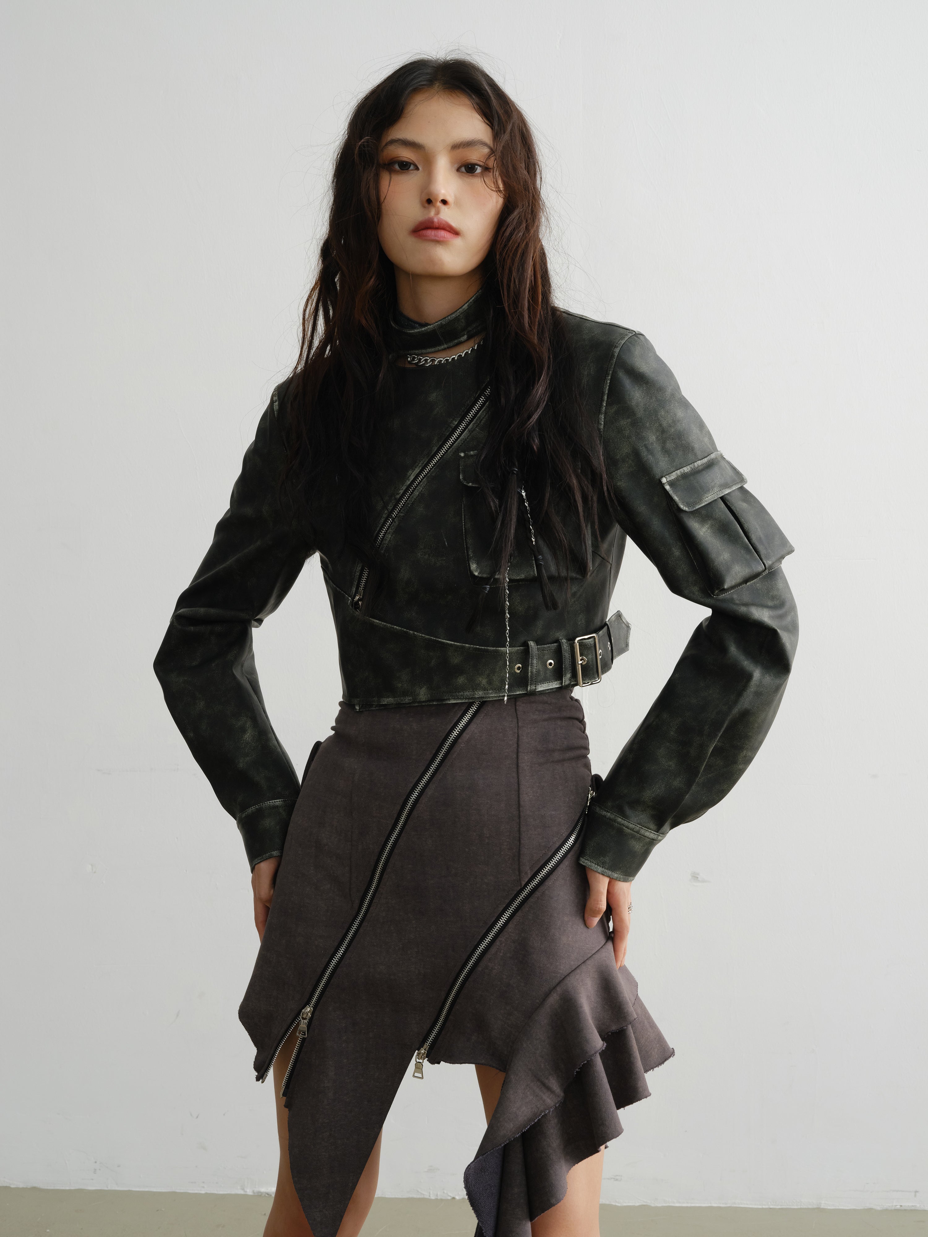 불규칙한 지퍼 장식 러플 서스펜더 드레스