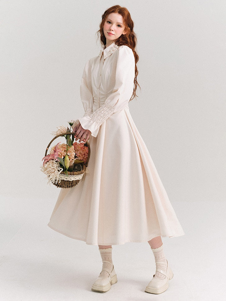 Blütenblätter Blumen und Tränen von Perlen getadertes Taille schlanker Kleid