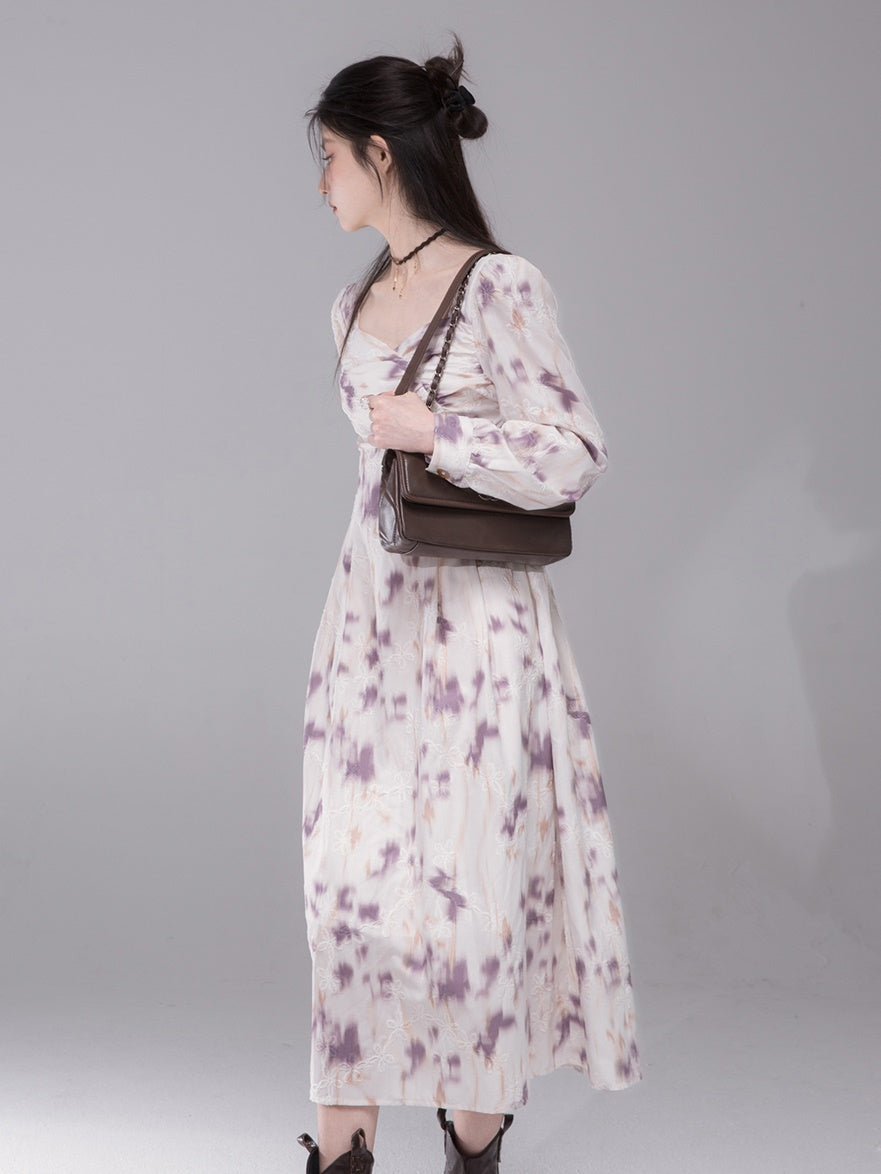 Coffre floral brumeux robe imprimée rassemblée