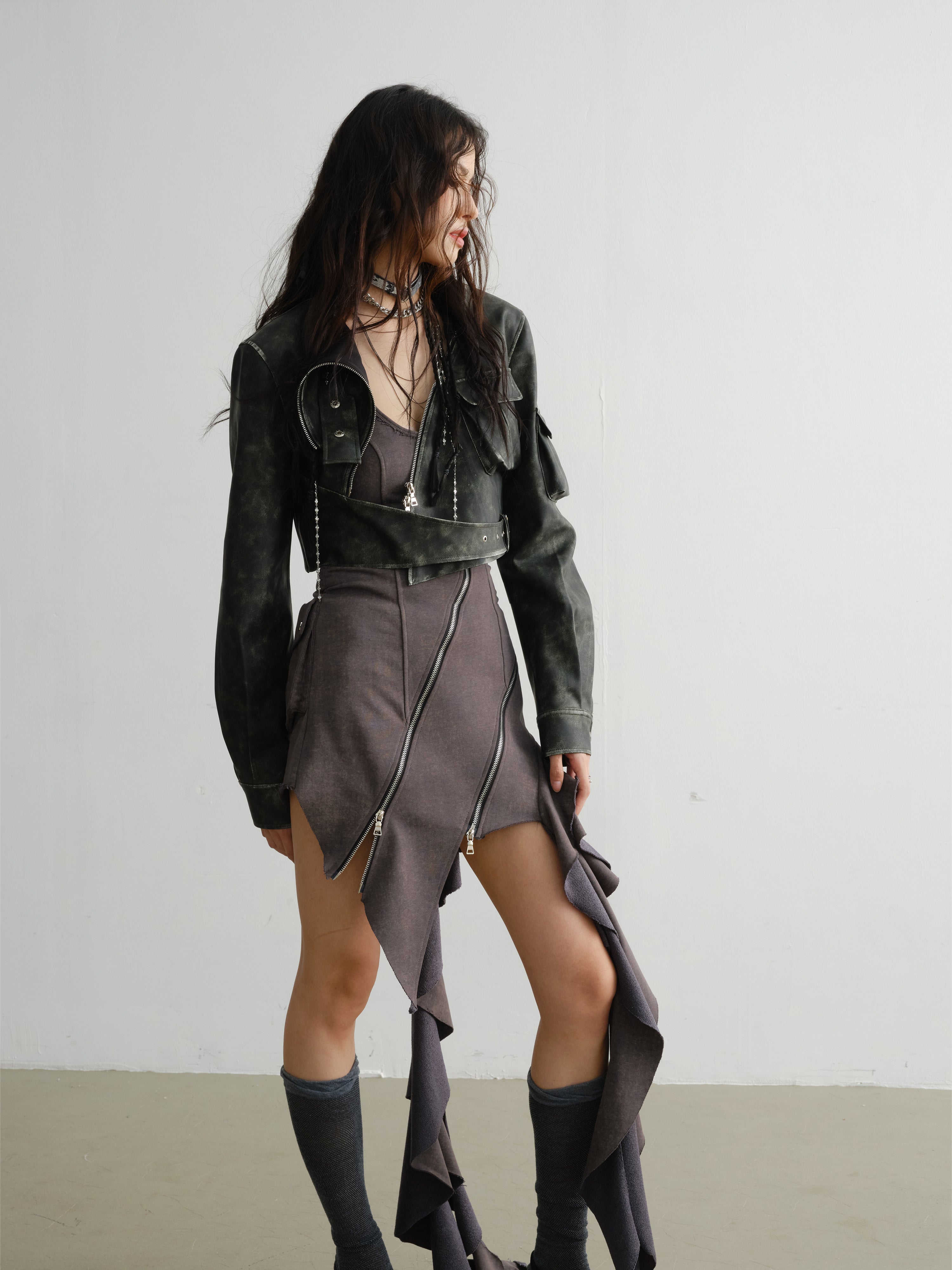 불규칙한 지퍼 장식 러플 서스펜더 드레스