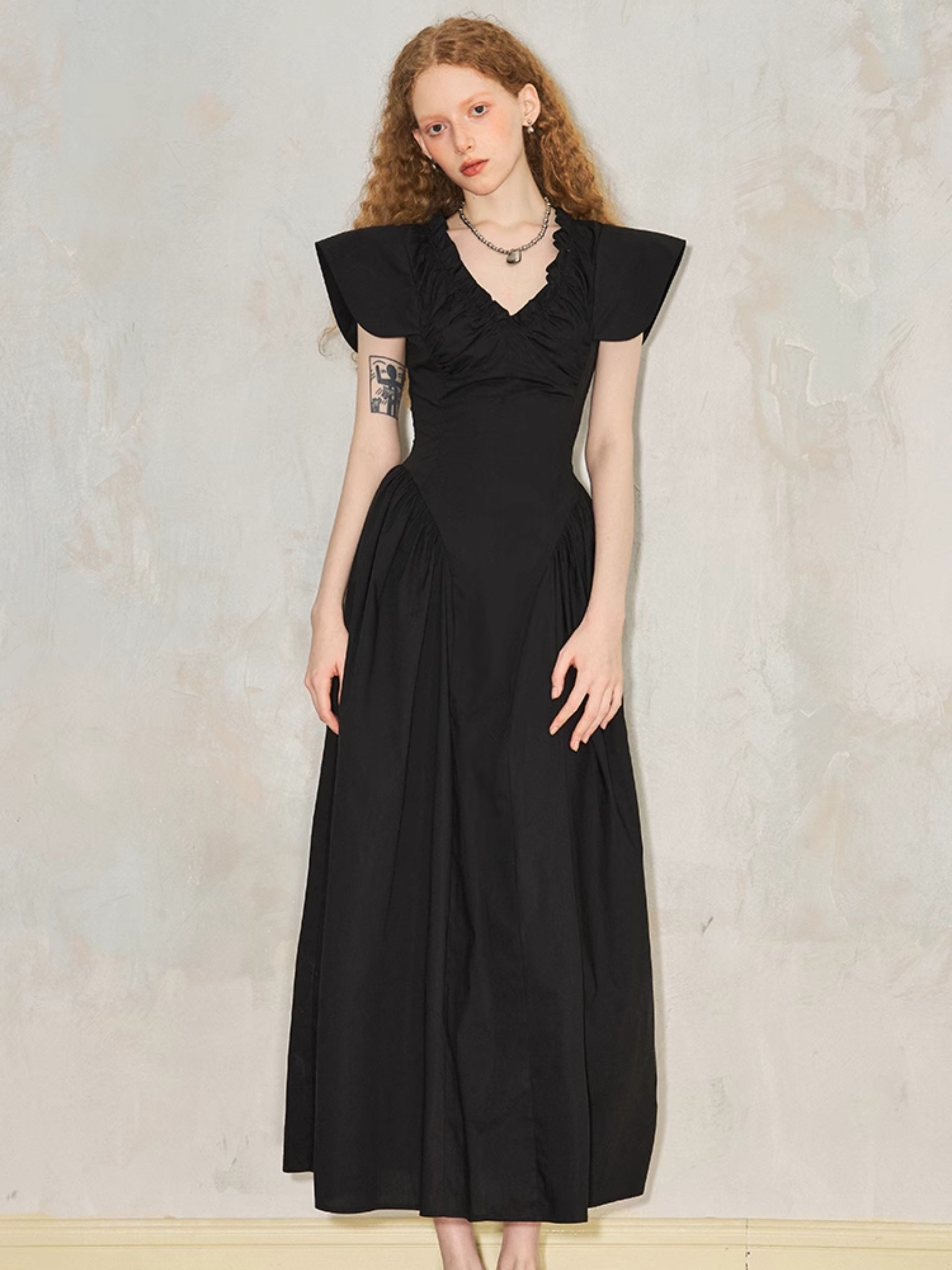 Wrinkled V-neck French Flying Sleeve Dress