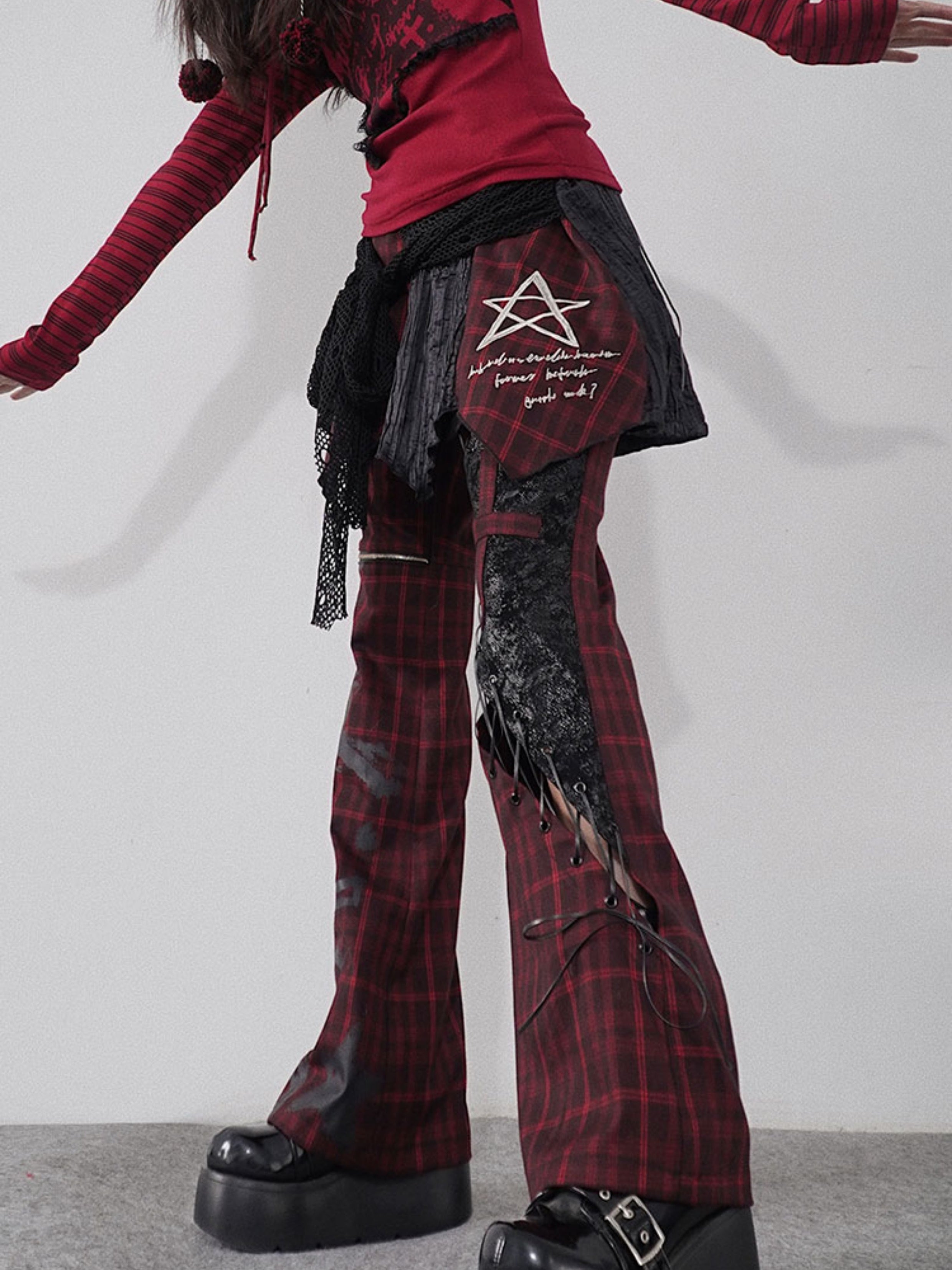 Pantalon à point à cuir à carreaux creux à lanière