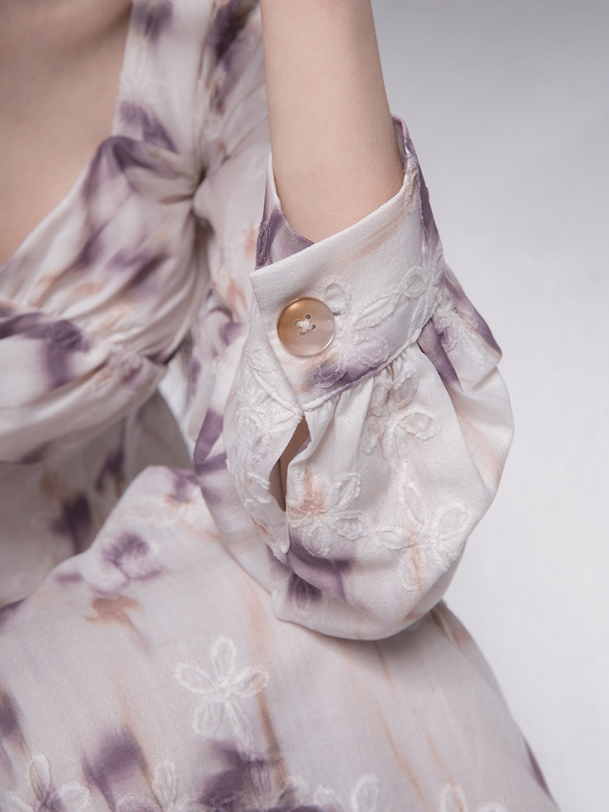 Coffre floral brumeux robe imprimée rassemblée