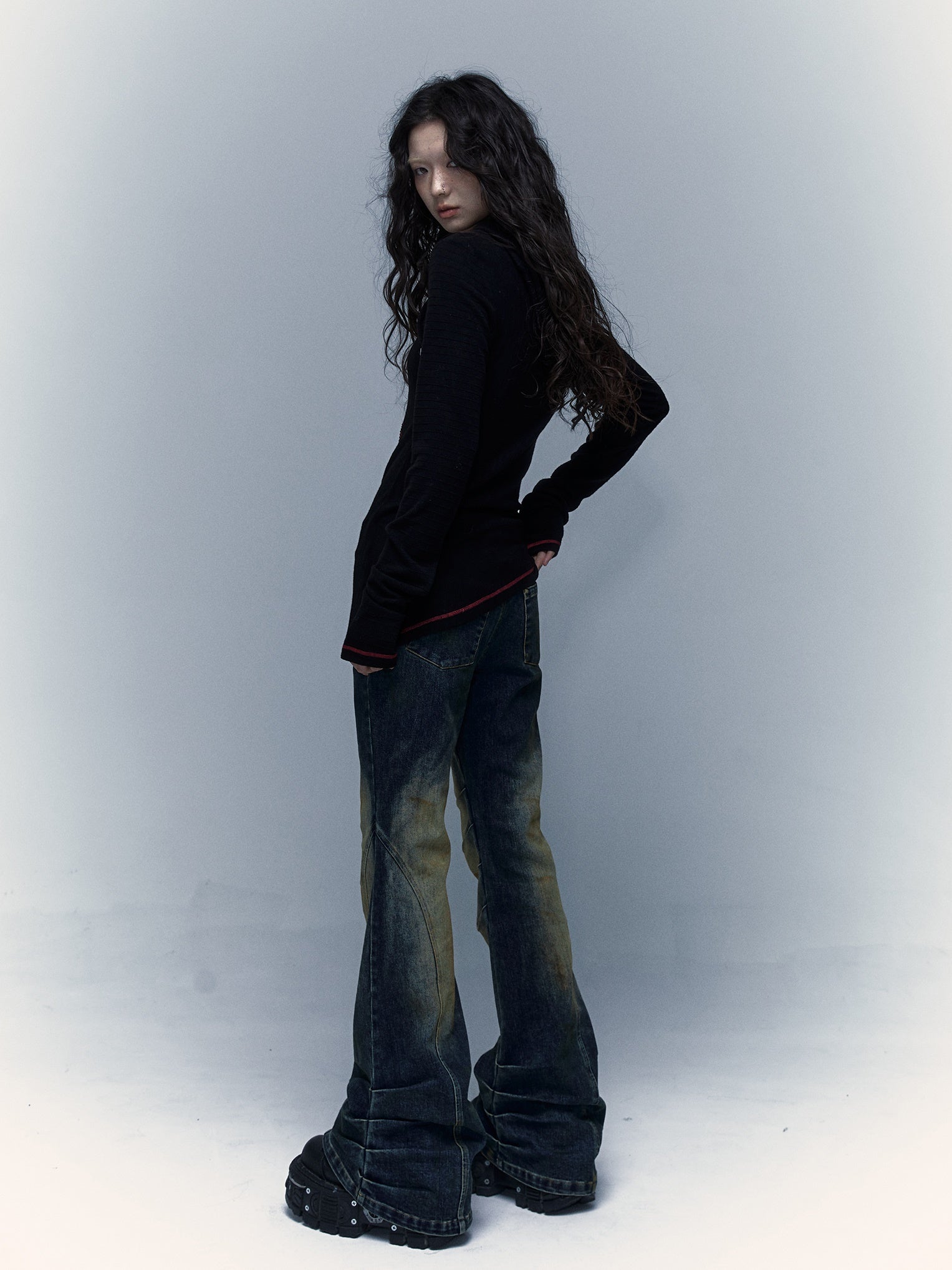 크로스 스터드 스트레치 씻은 고민 플레어 청바지