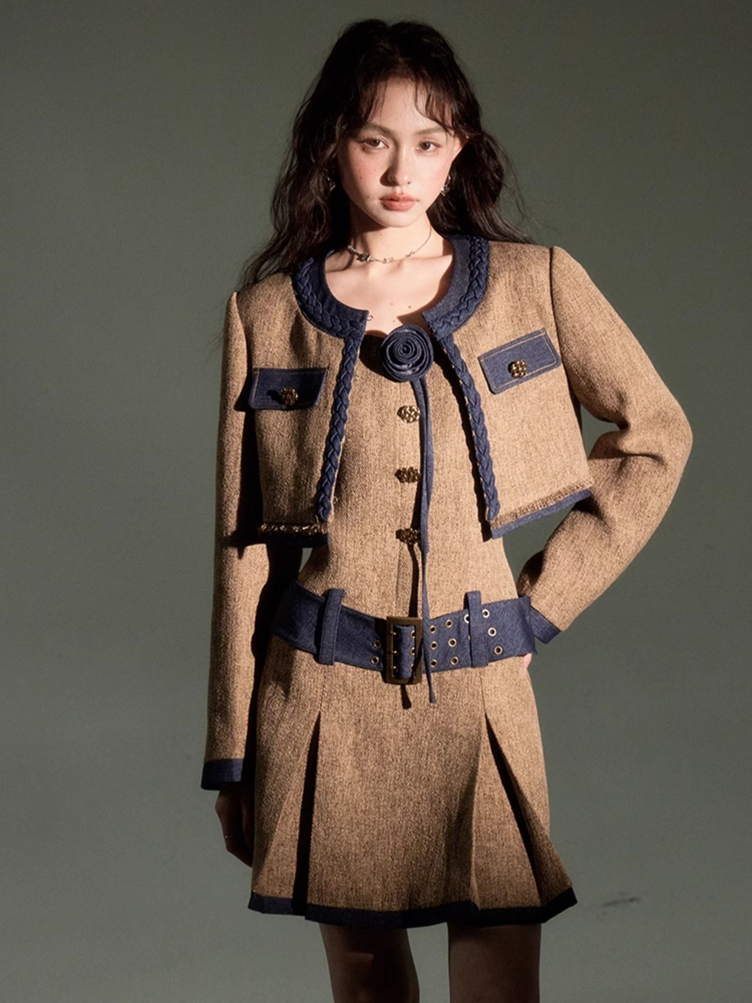 Veste courte en tweed chic et jupe à glissement
