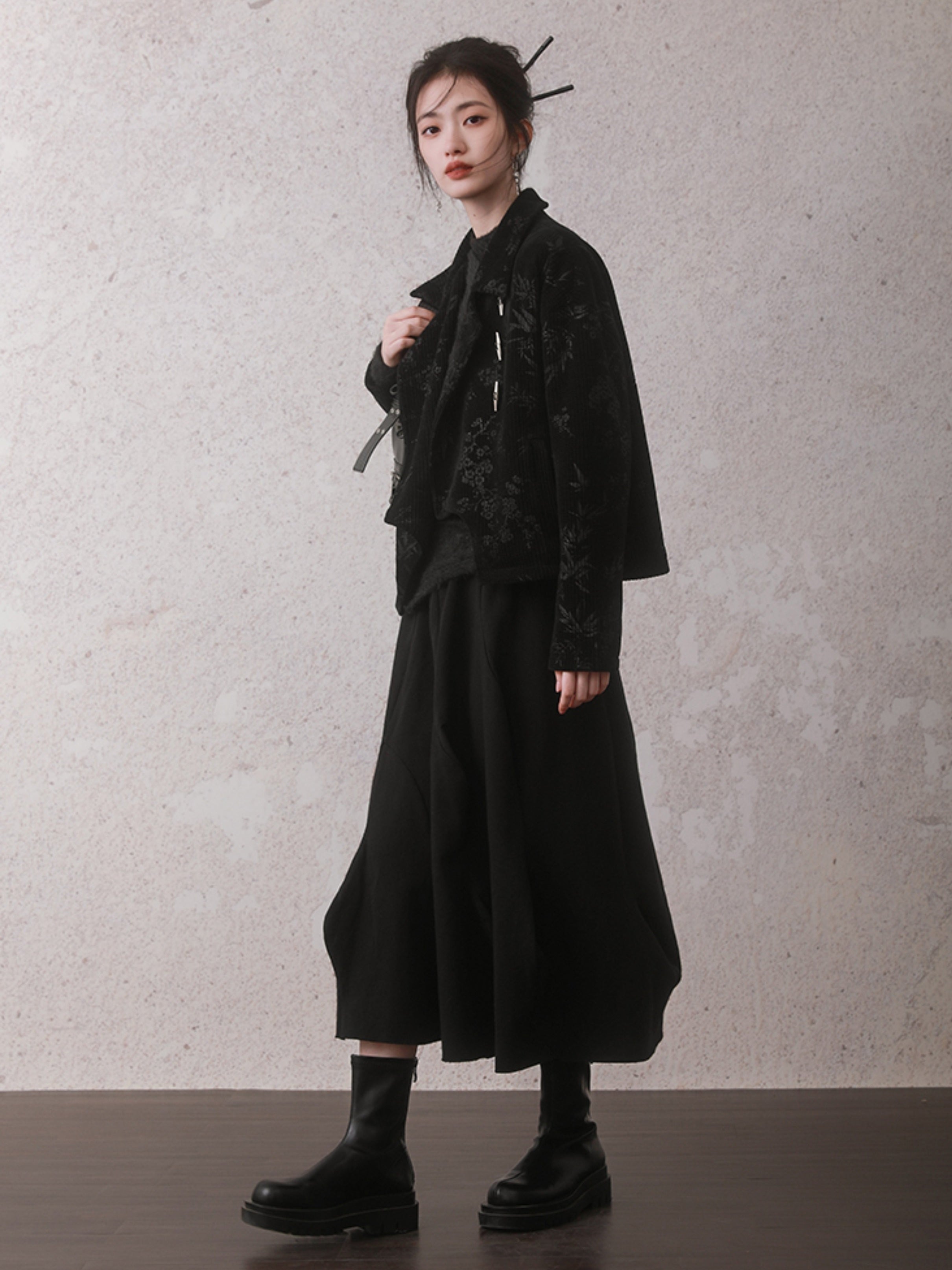 대나무 잎은 엠보싱 된 비스듬한 옷깃 짧은 재킷