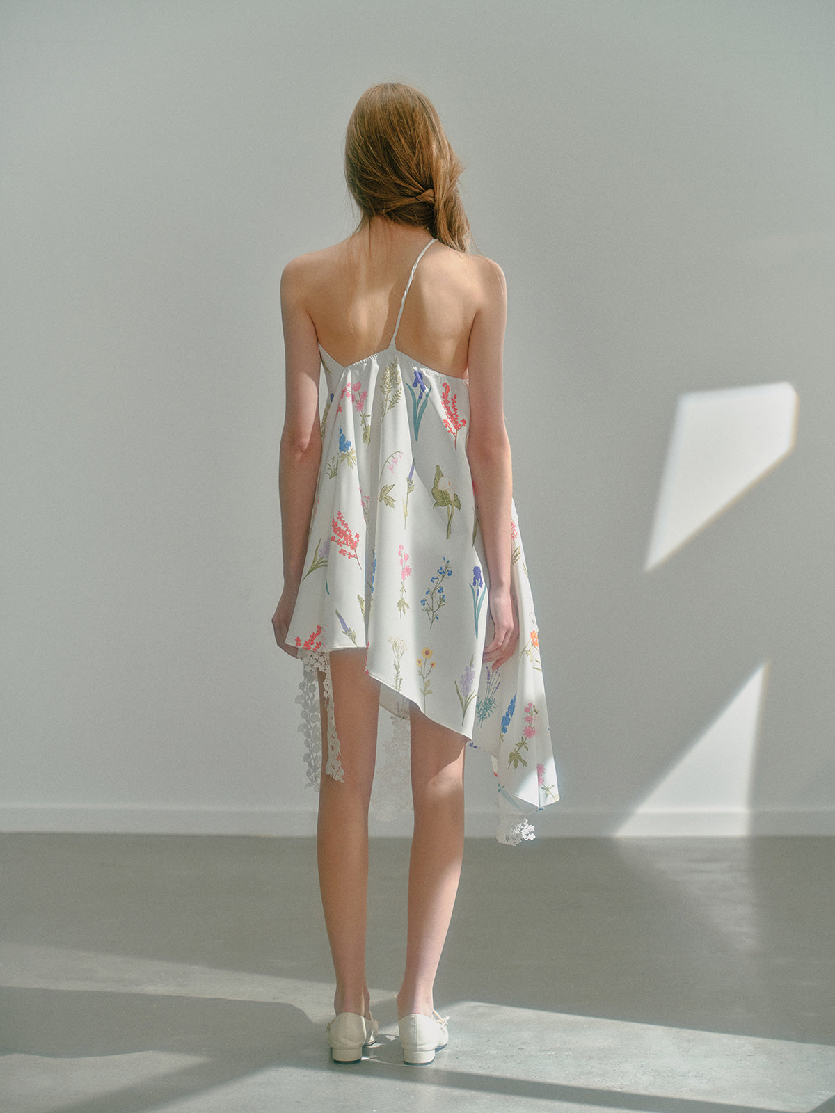 낭만적 인 숲은 원 숄더 레이스 비대칭 드레스를 인쇄했습니다