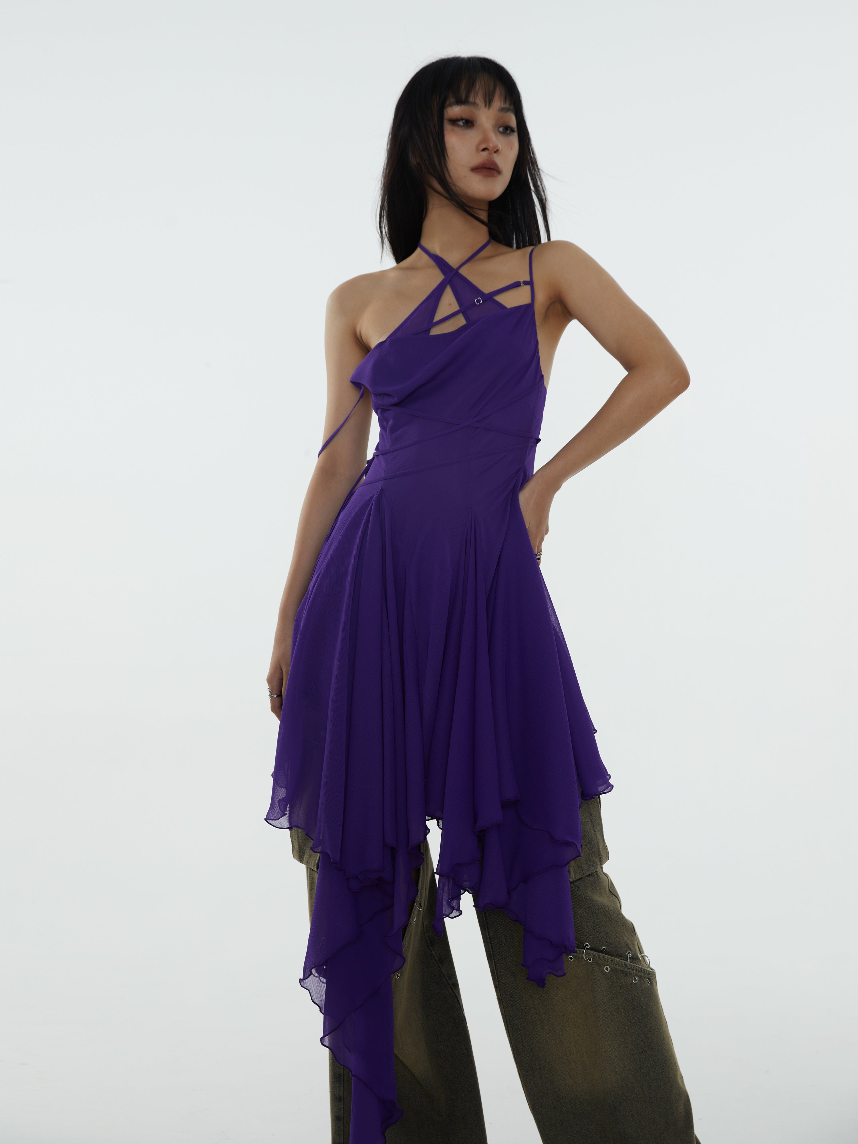 Unregelmäßiges Saumgurtkleid