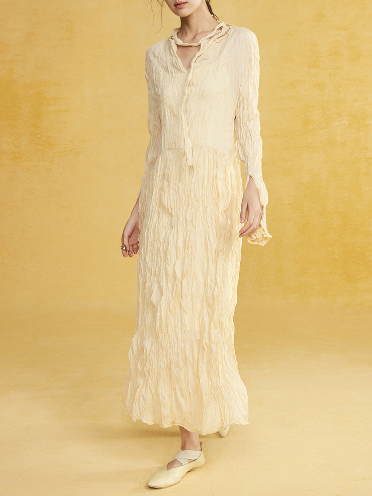 Handgepotetes Kleid mit Langschlägen mit Langschlägen