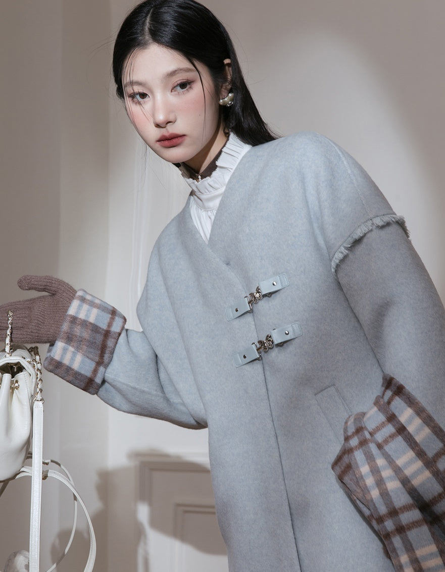 Plaid-Halbjacke und Rock mit V-Ausschnitt