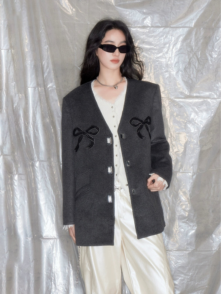 V-Ausschnitt Bow Stickie-Metallknopfjacke