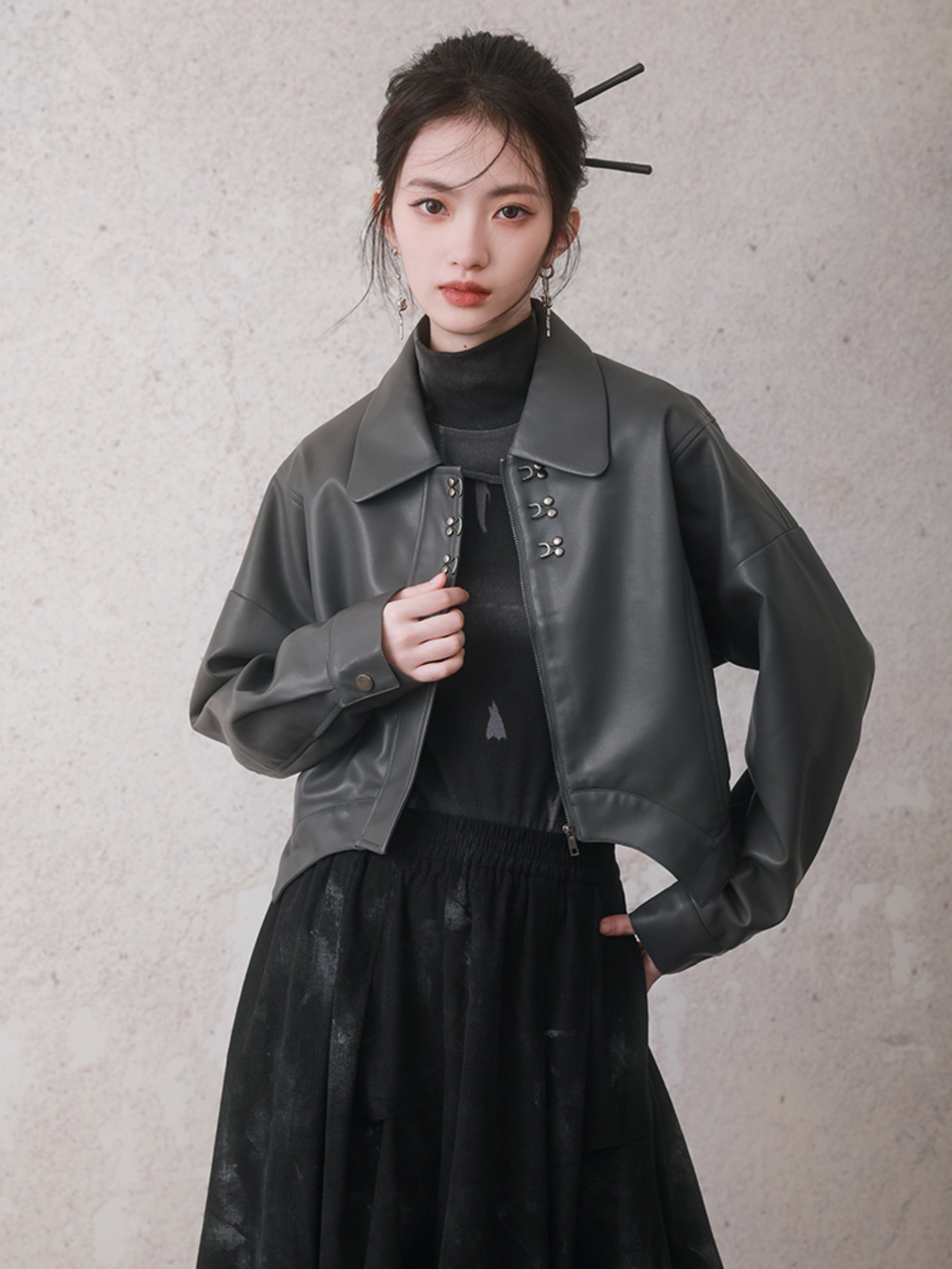 느슨한 짧은 가죽 자켓