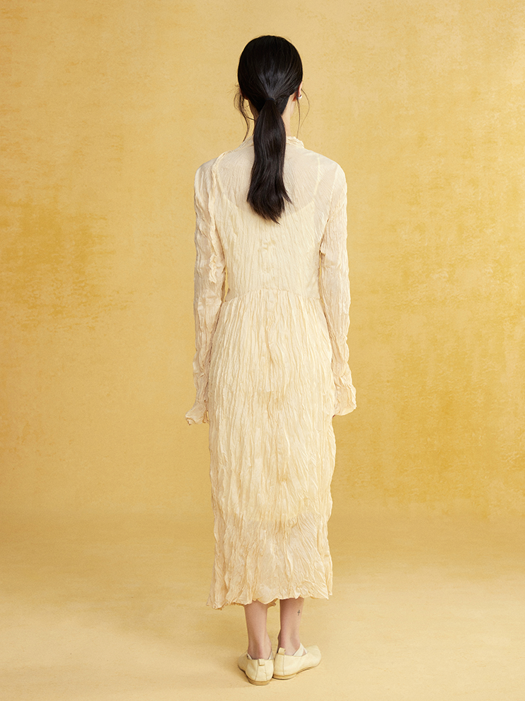 Handgepotetes Kleid mit Langschlägen mit Langschlägen