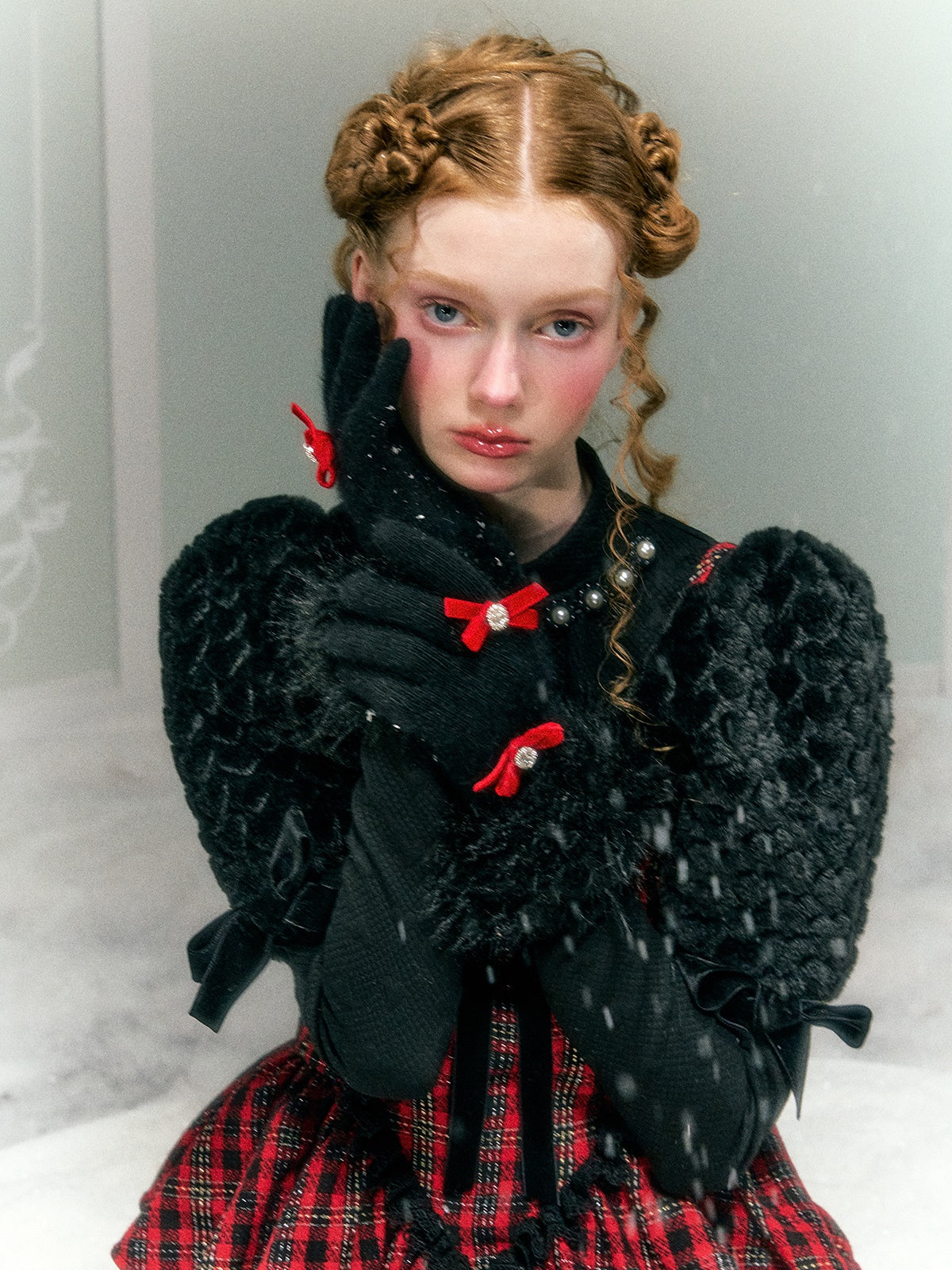 모피 소매를 좋아합니다. 보우 진주 장식 짧은 상단