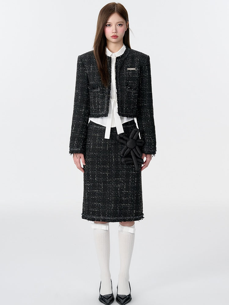 Tweed gepolsterte Jacke und Blumenpuppe gerade Midi Rock