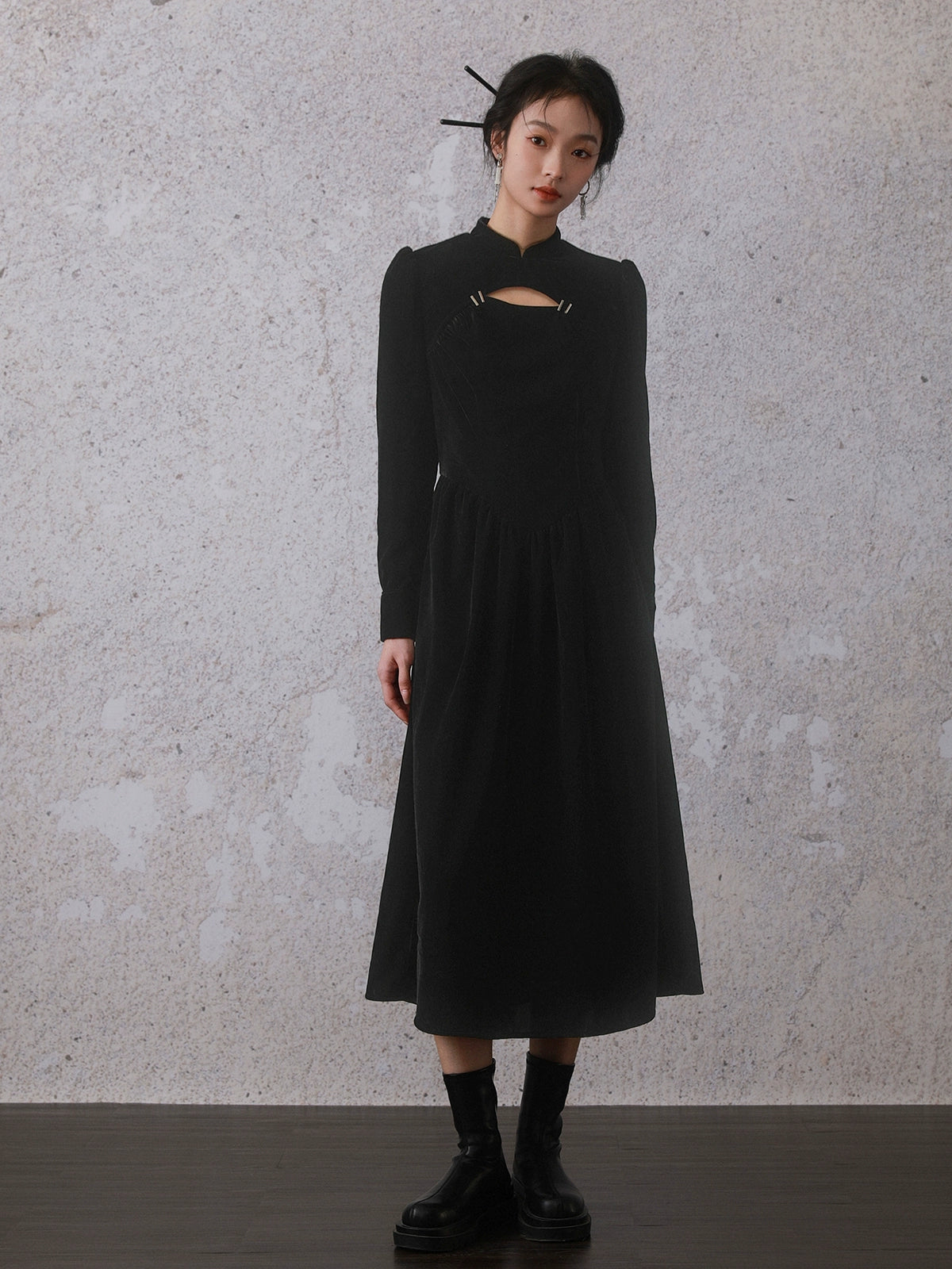 Chinese Style Velvet Buckle Cutout Design Dress