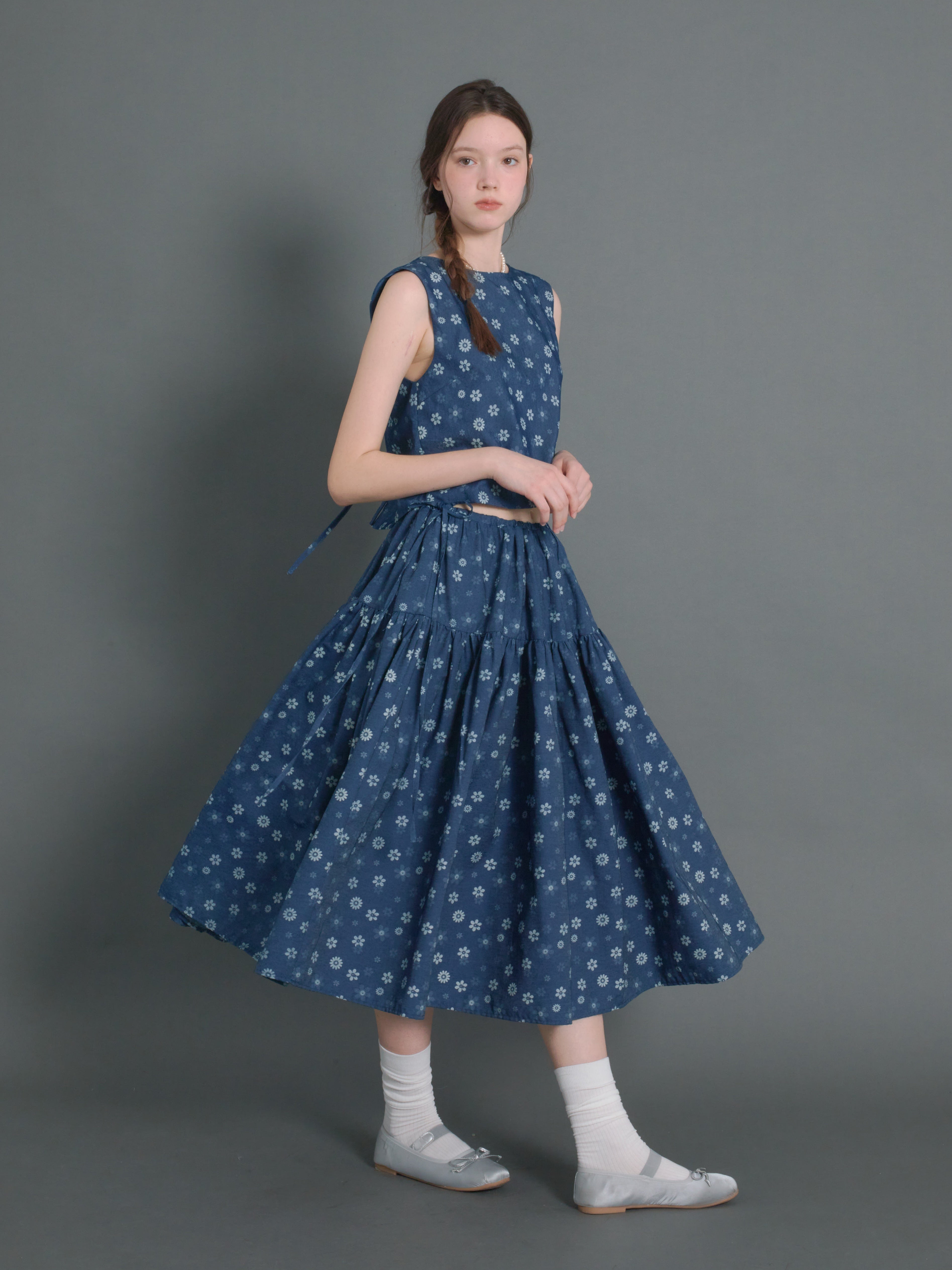Flower Denim Sleeveless Back Ribbon Top & Gather Fluffy Skirt