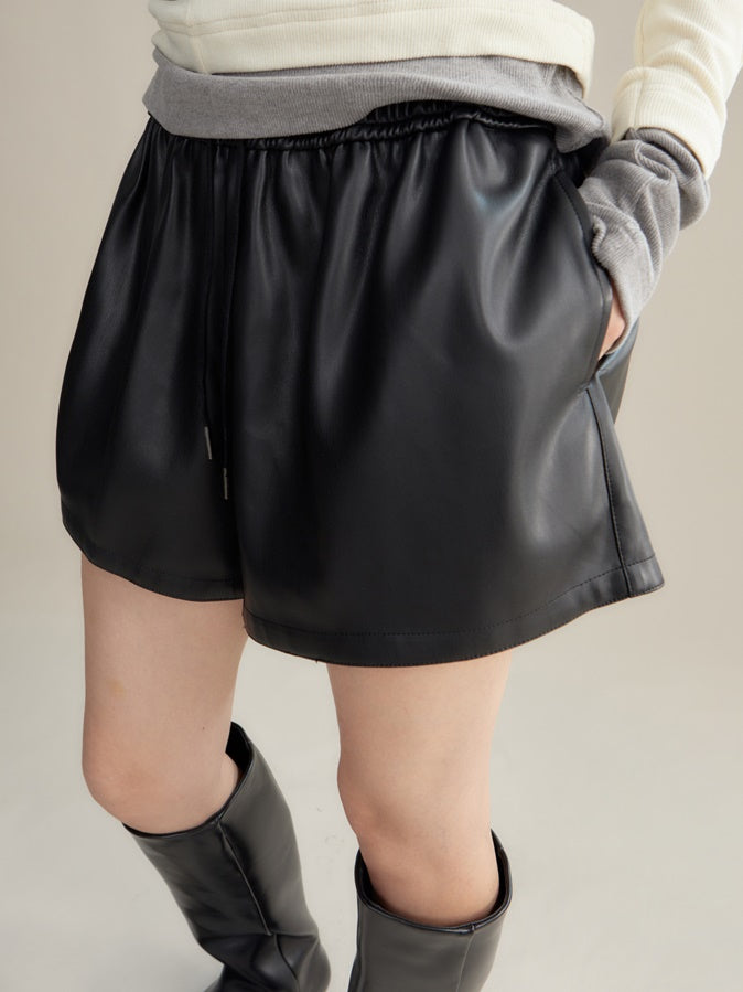 탄성 허리 느슨한 PU 가죽 짧은 바지