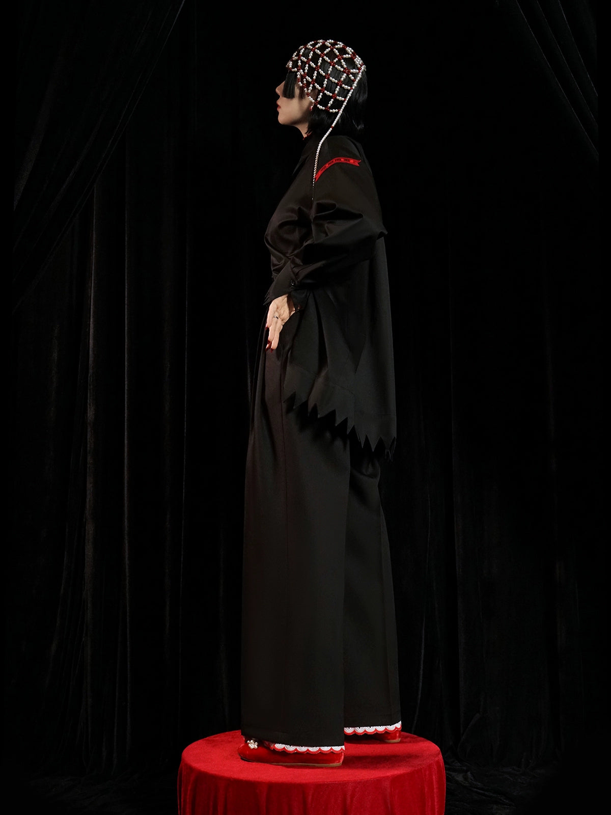 Pantalon de plis pressé à la jambe large de lacet