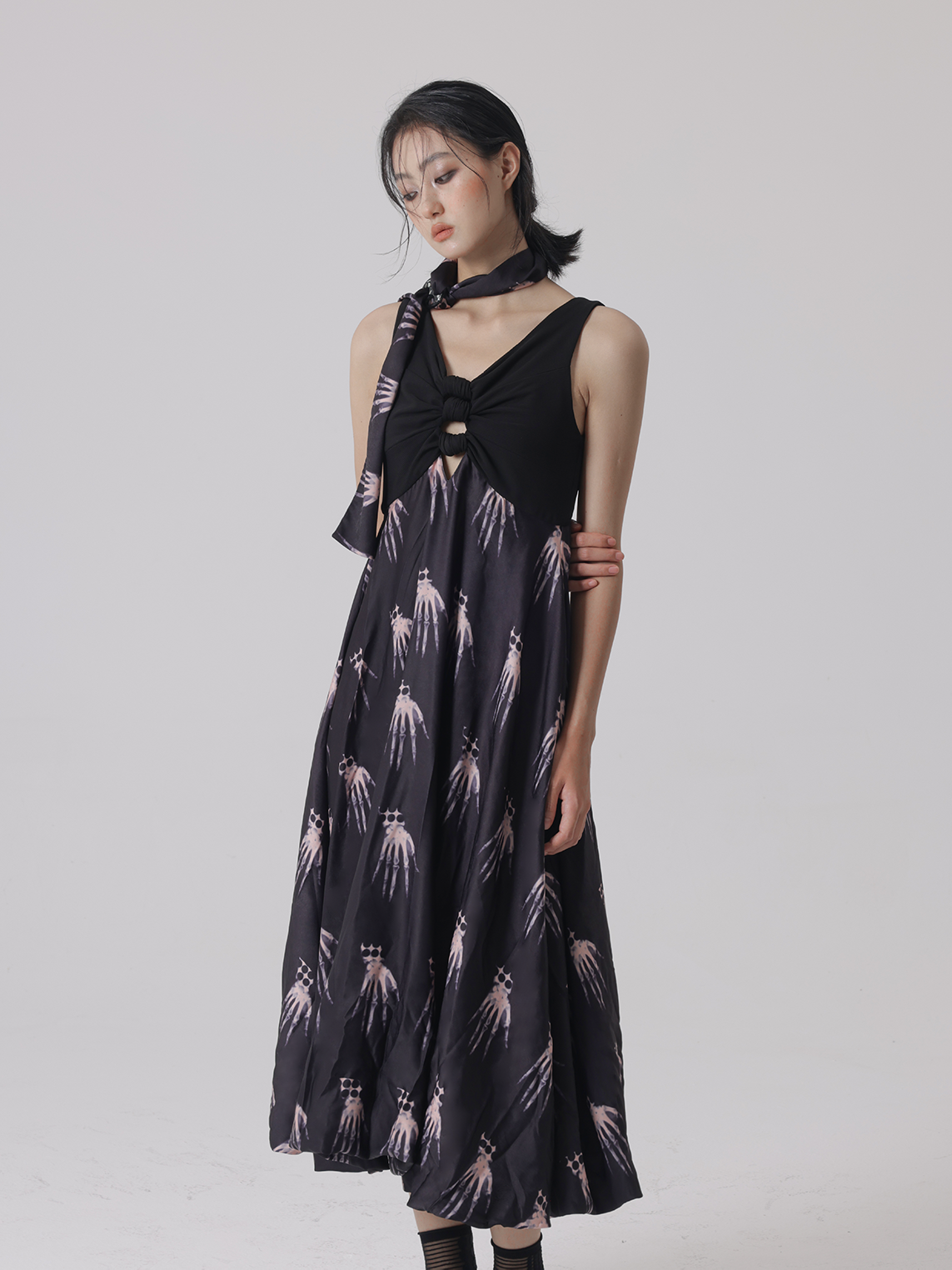 Handschatten -Draping -Design -Ärmelkleid