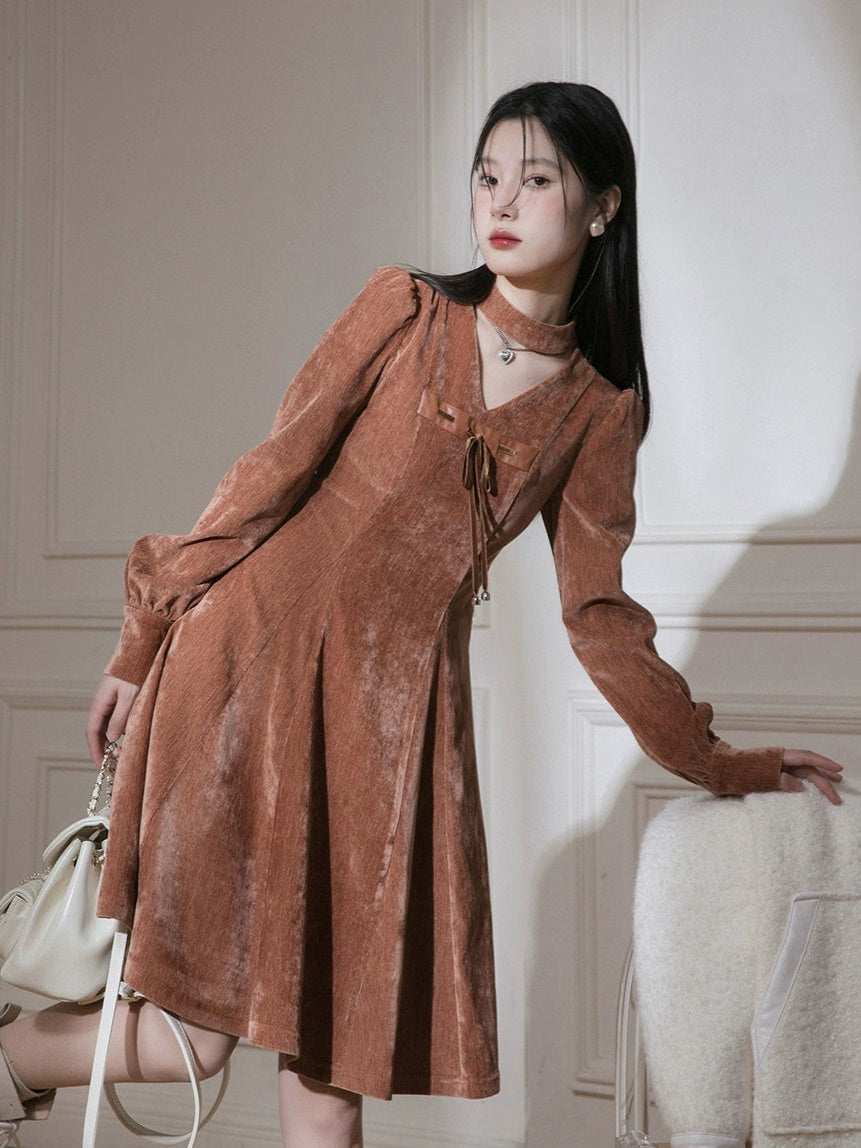 Robe courte en velours en V-à col