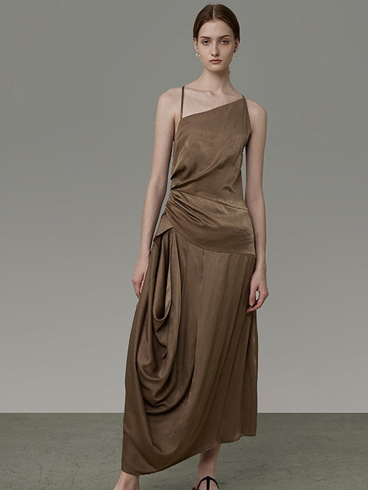 불규칙한 드레이프 경사 디자인 슬립 드레스