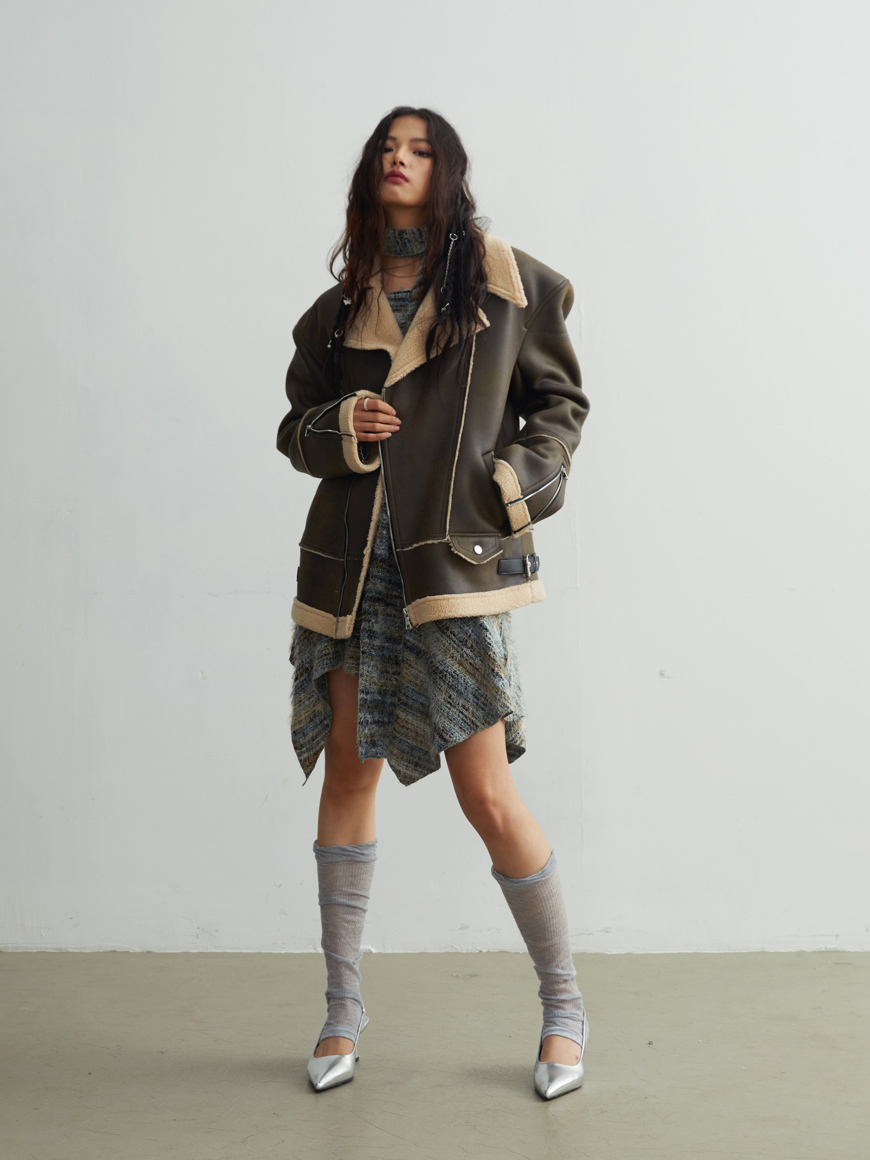 Weitschulter-Nachahmung Lammfellmantel