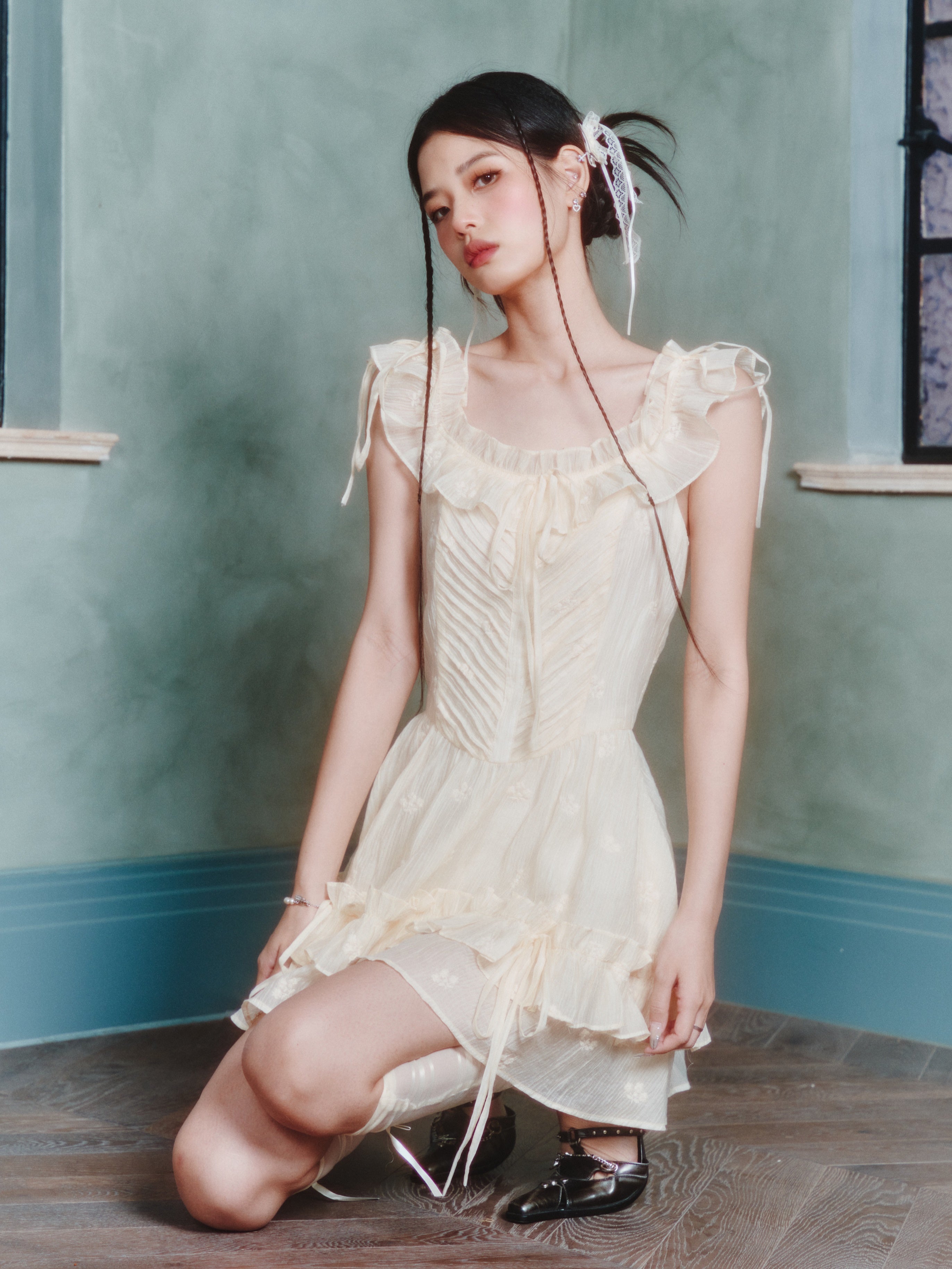 Embroidered Ruffled U-neck Lace-up Sleeveless Dress