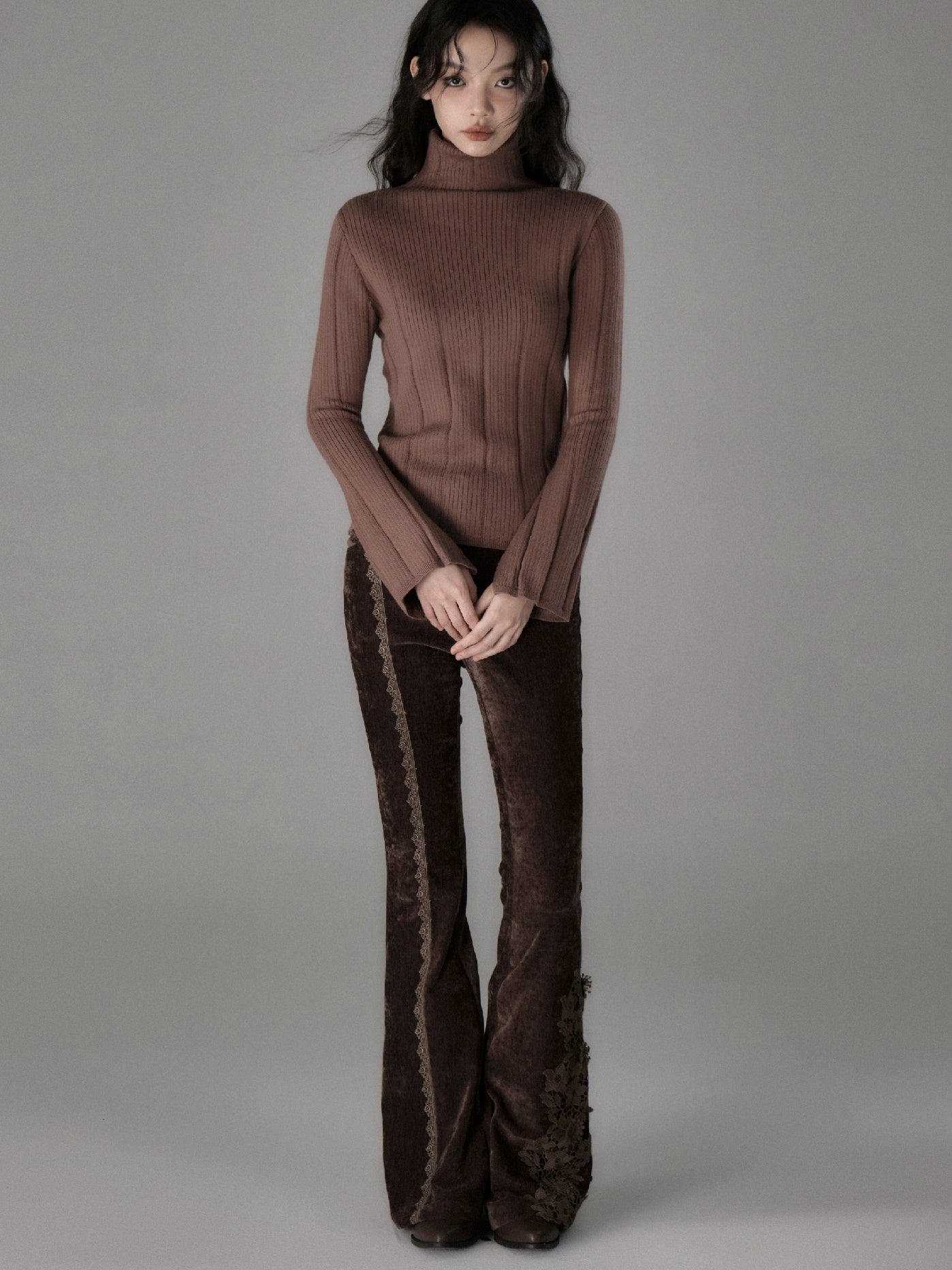 Hochkragen -Strickpullover