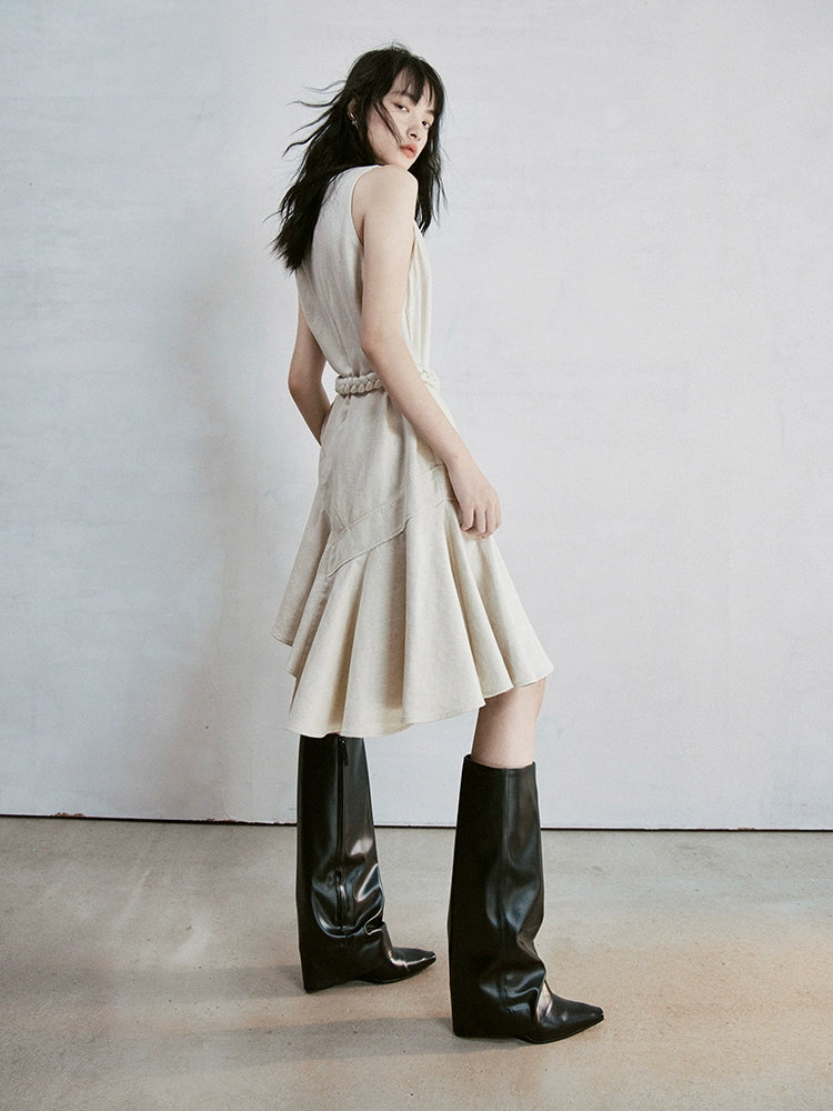 V-Ausschnitt unregelmäßiger Saum-ärmelloses Kleid