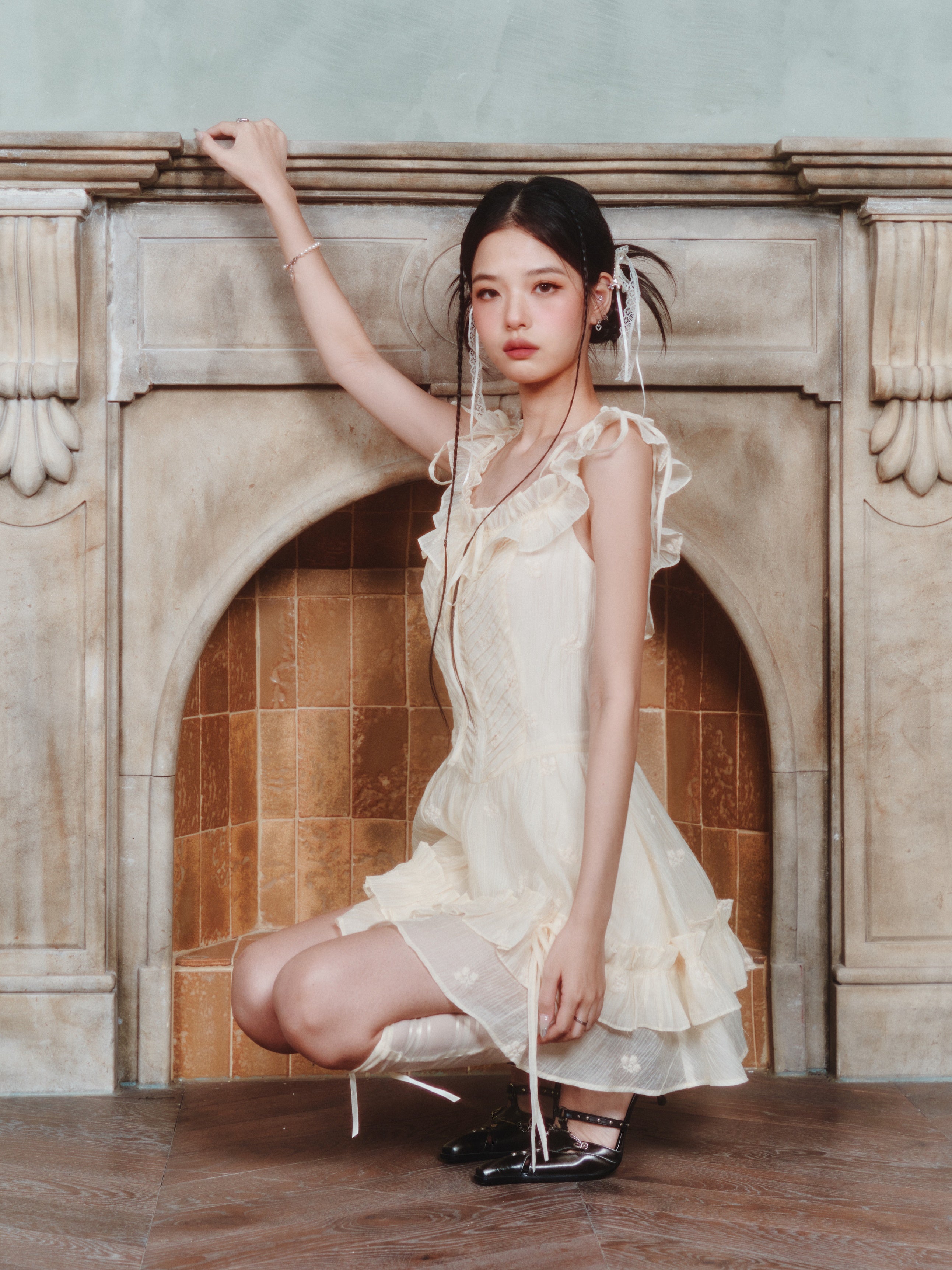 Embroidered Ruffled U-neck Lace-up Sleeveless Dress