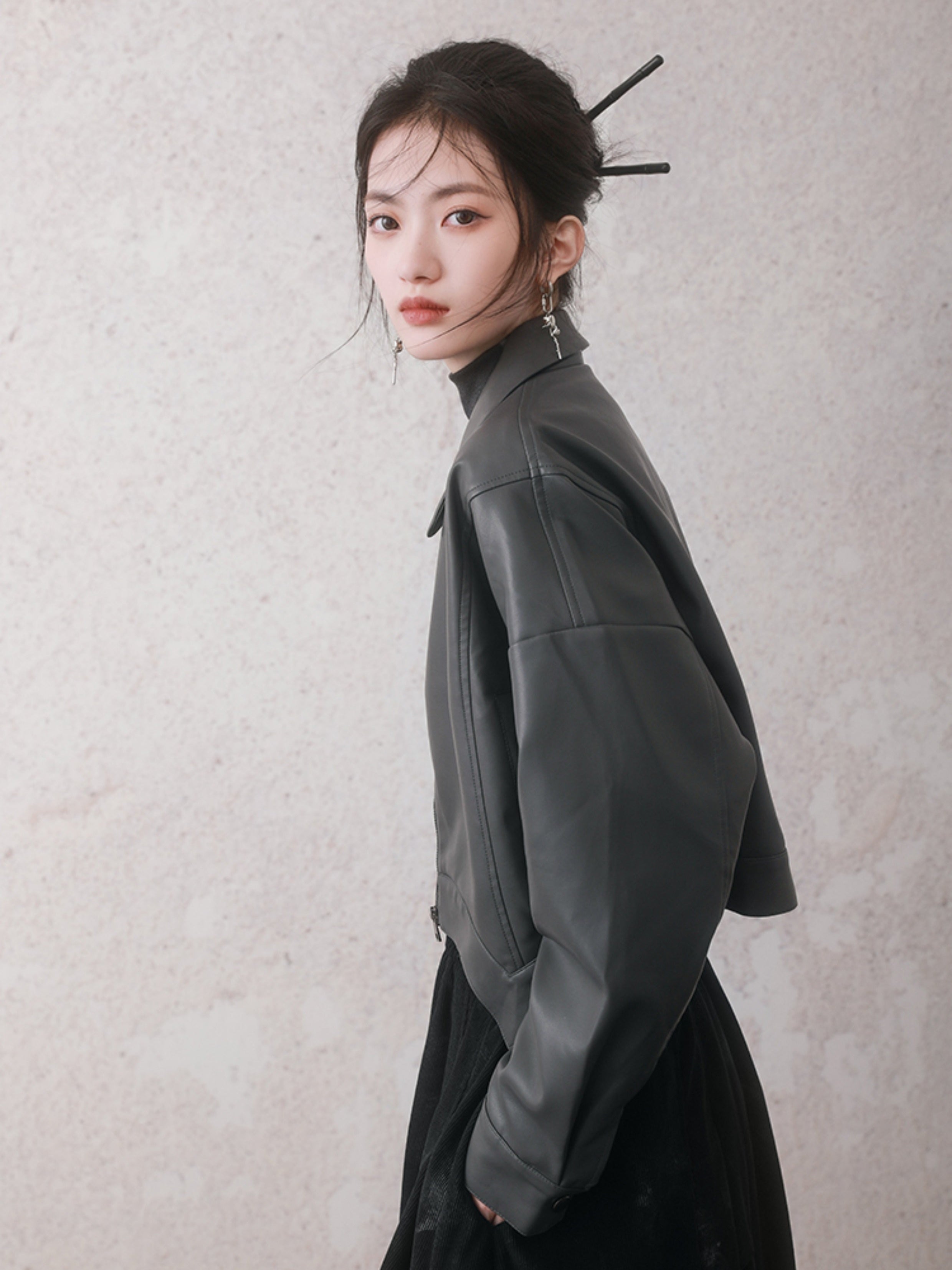 느슨한 짧은 가죽 자켓