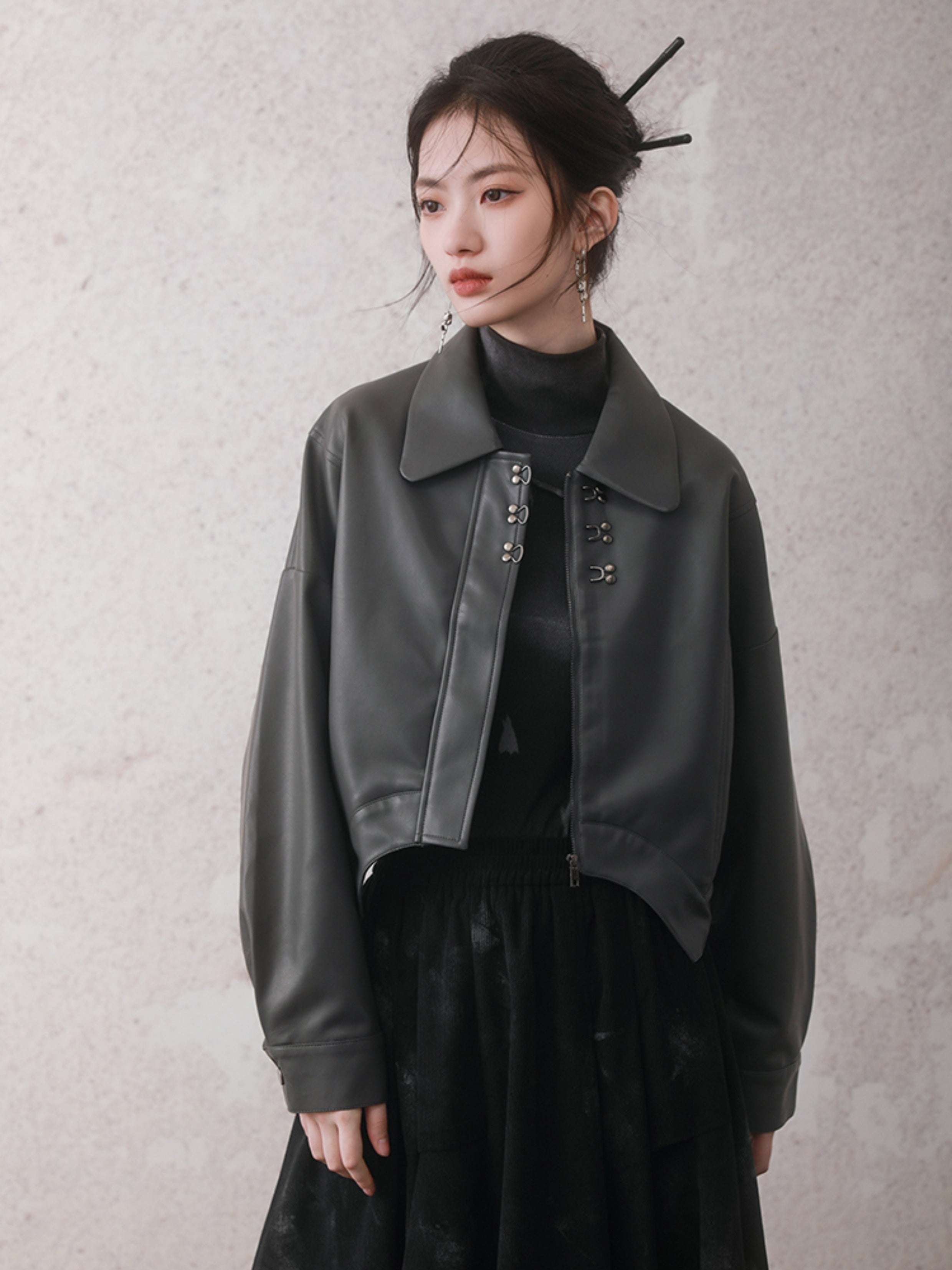 느슨한 짧은 가죽 자켓