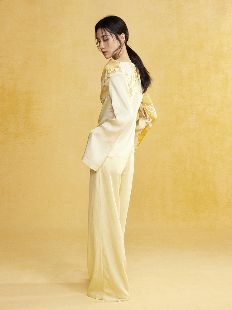 Swing Collar Wide Sleeve Drape Top